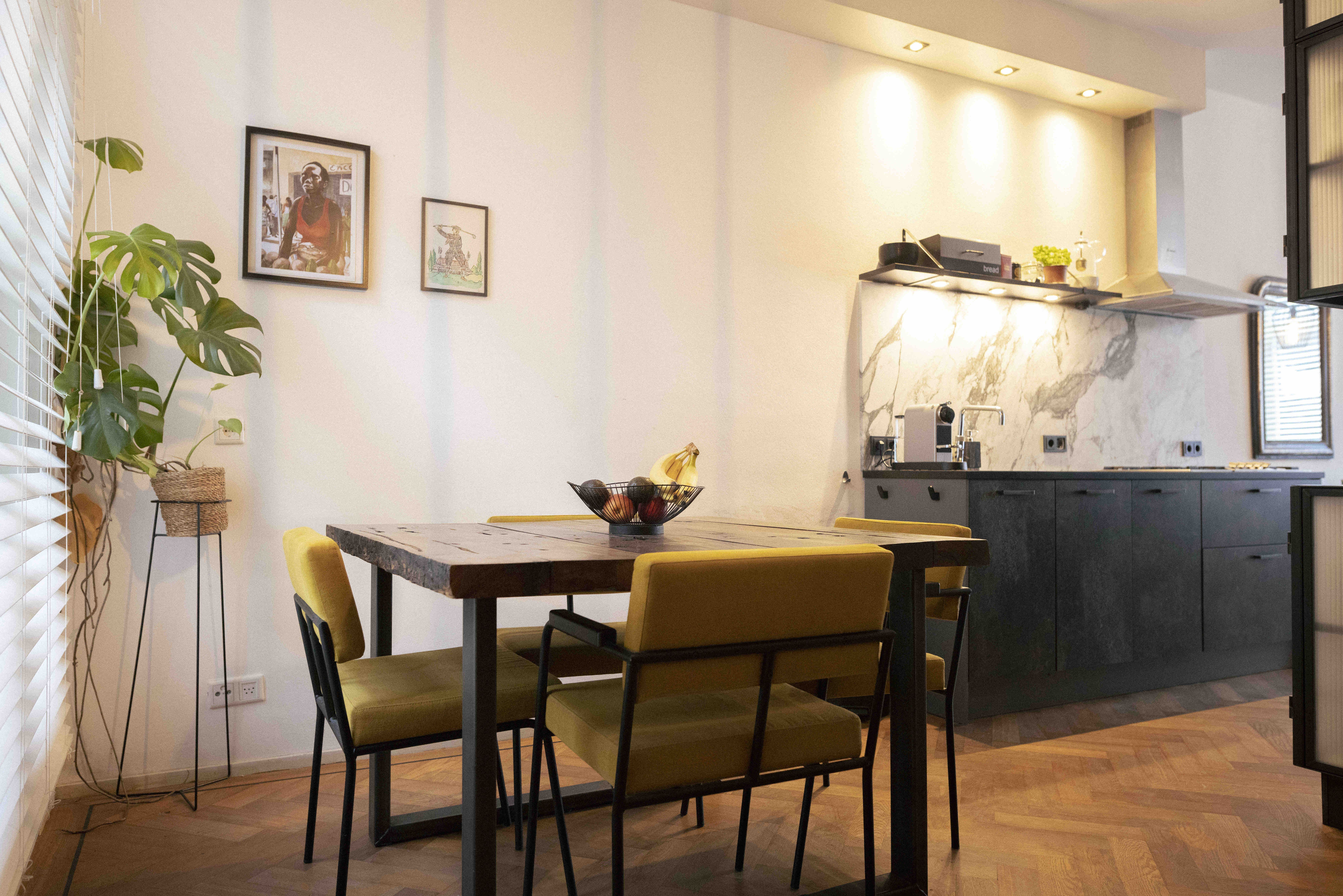 NEW: East-Central 1-bedroom flat + private garden — Amsterdam stay