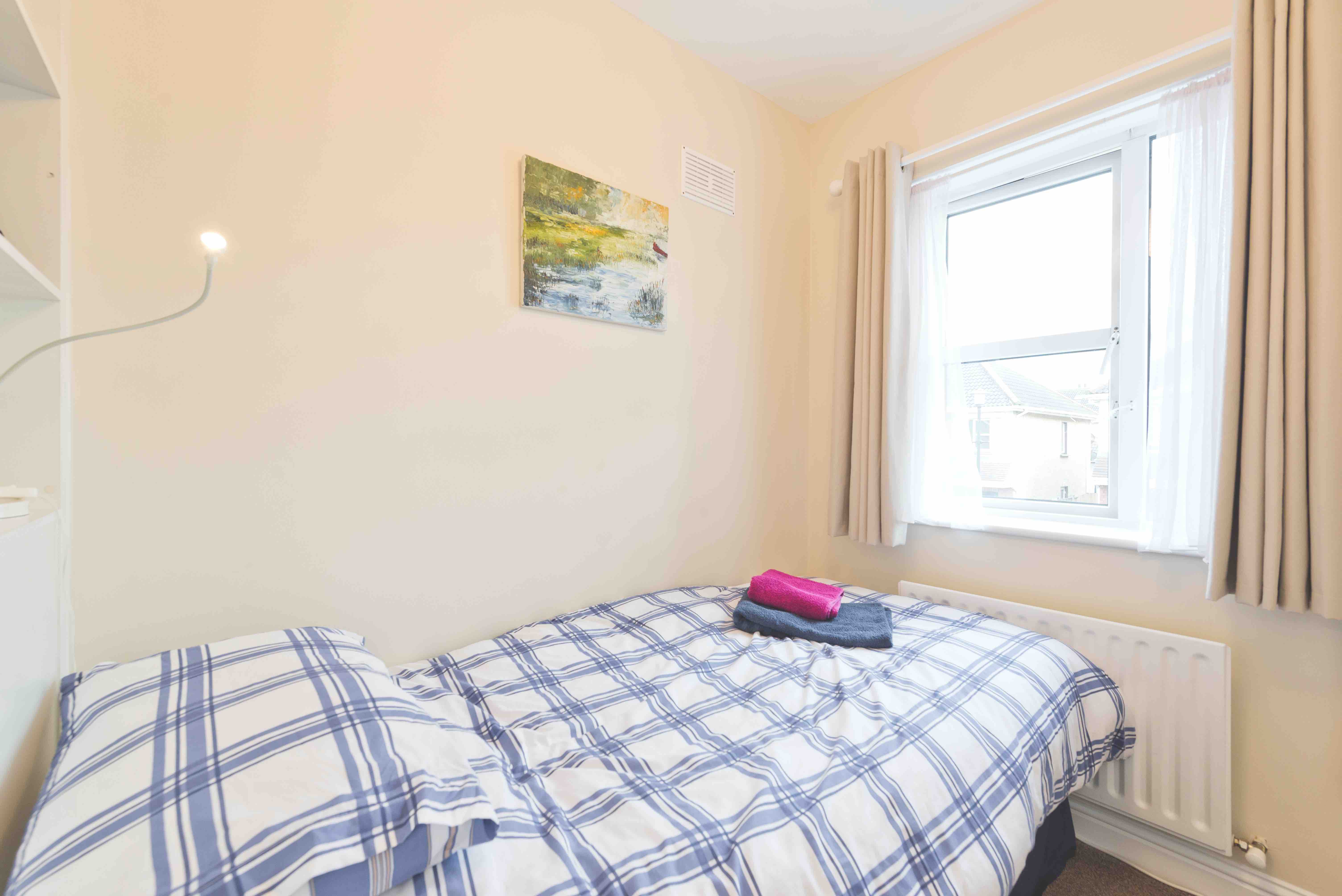 Cosy single room, just 3 km from airport
