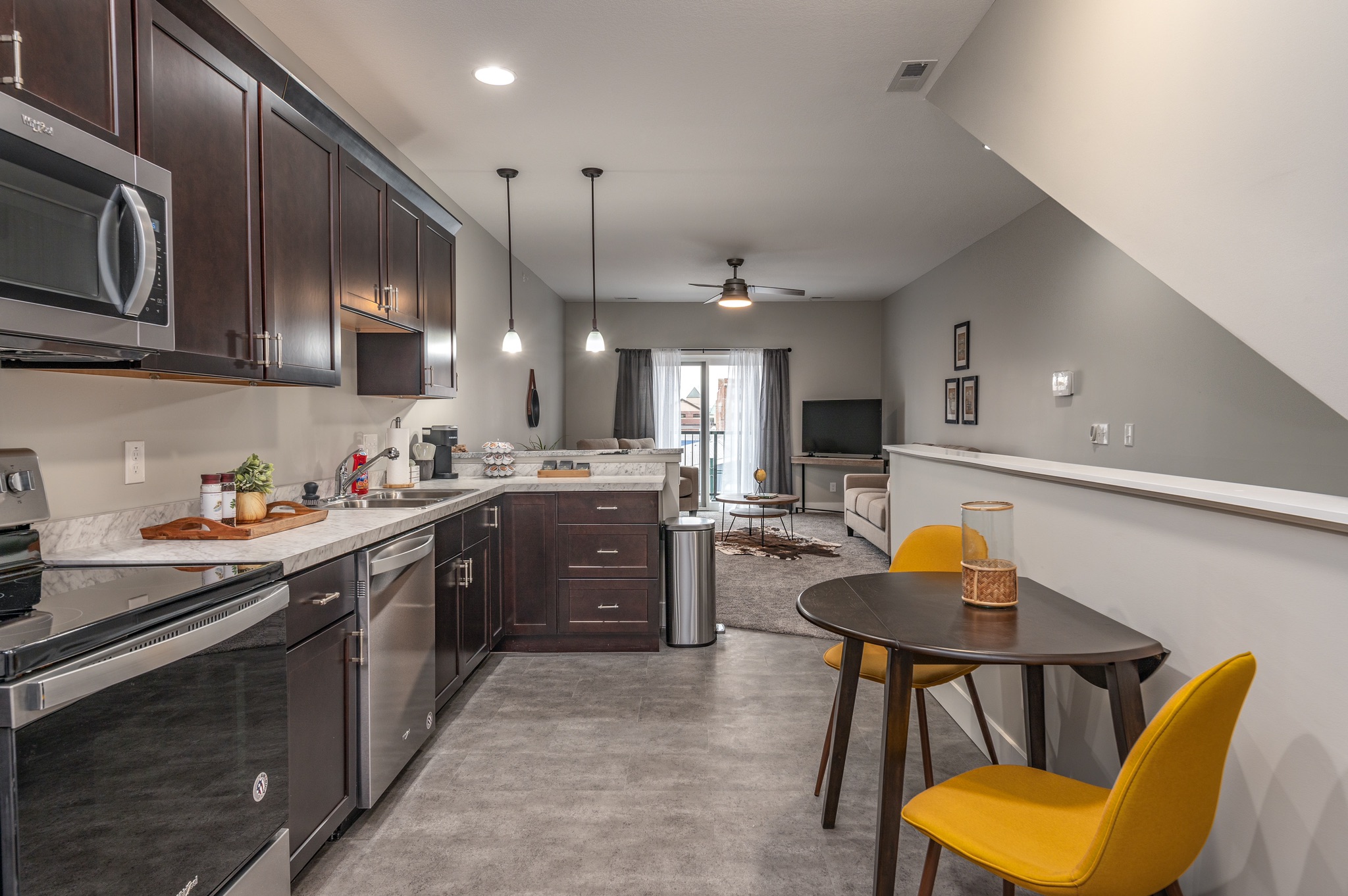 (1) Luxury Townhome 3BR 2BA Downtown Moline Townhouses for Rent