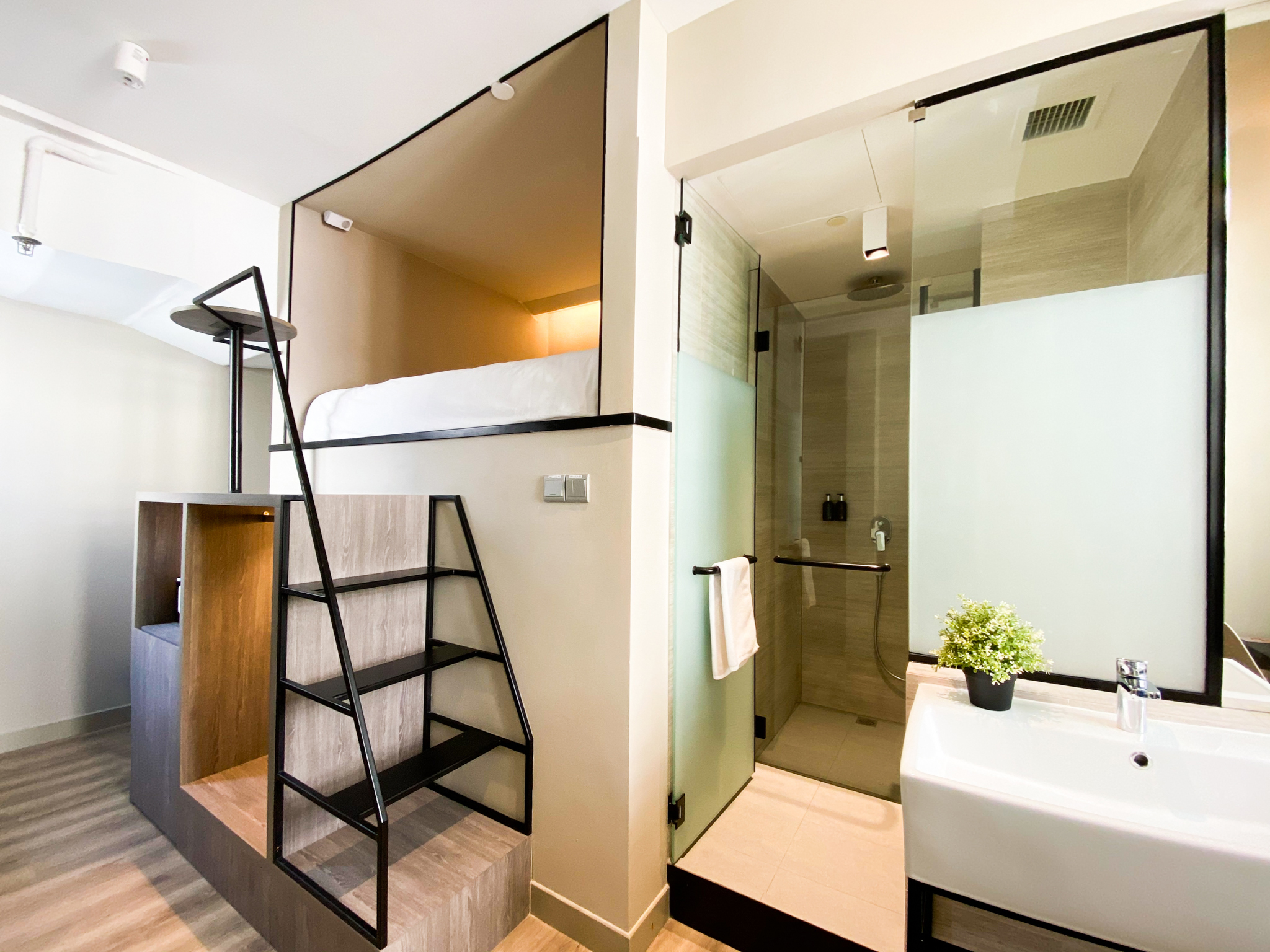 Double,window,private bathroom -Jalan Besar MRT