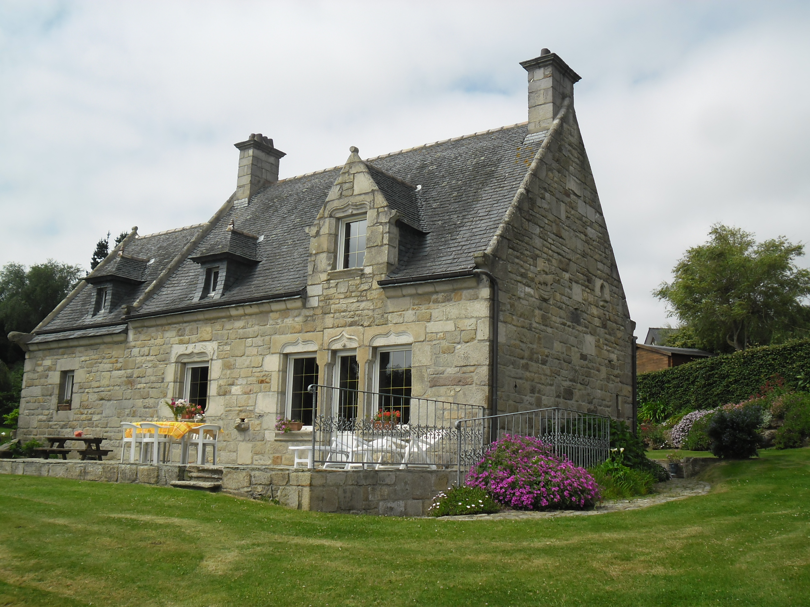 petit manoir breton vue sur mer Guest houses à louer à SaintPolde
