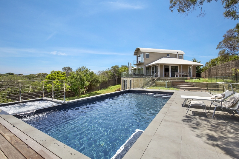 Sorrento Ave: Amazing pool & outlook, sleeps 14 in Point Nepean, Mornington Peninsula