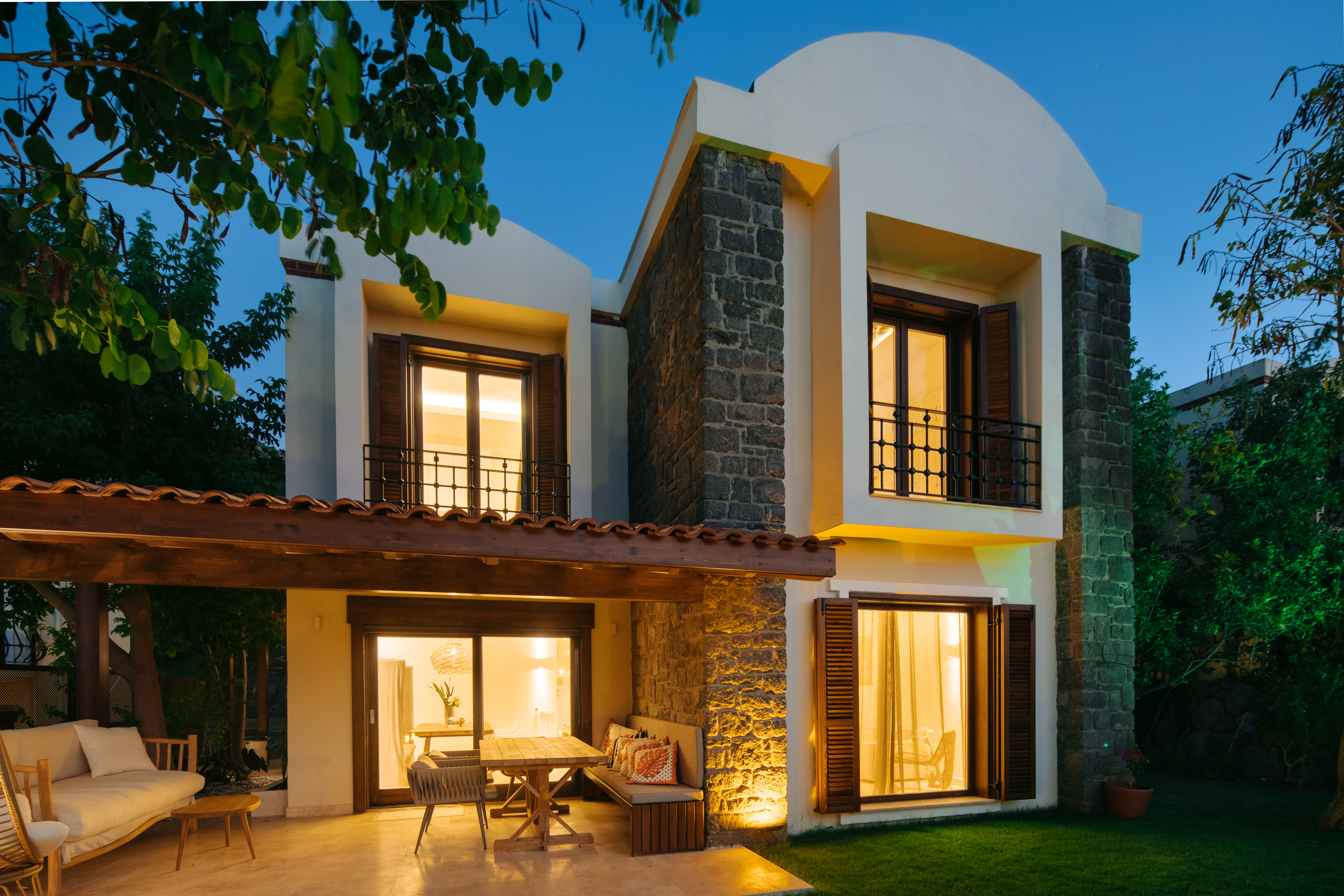 Modern Villa W/ Panoramic Views & Private Beach