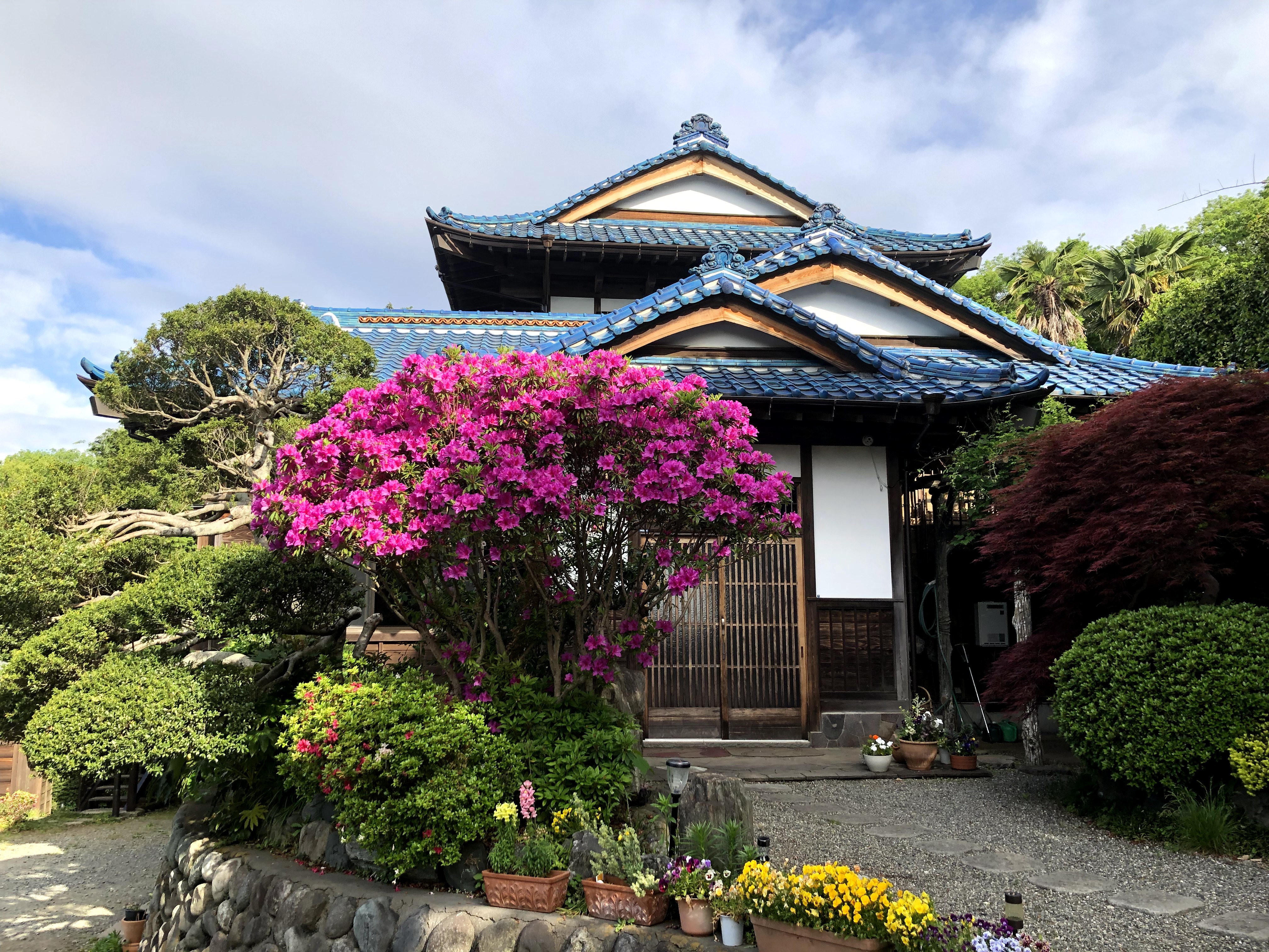 Japanese House - A Japanese House With Deep Ties To Modernism Gets A New Day In The Sun Architectural Digest / They help to give japanese houses their character by allowing diffuse light and shadows through.