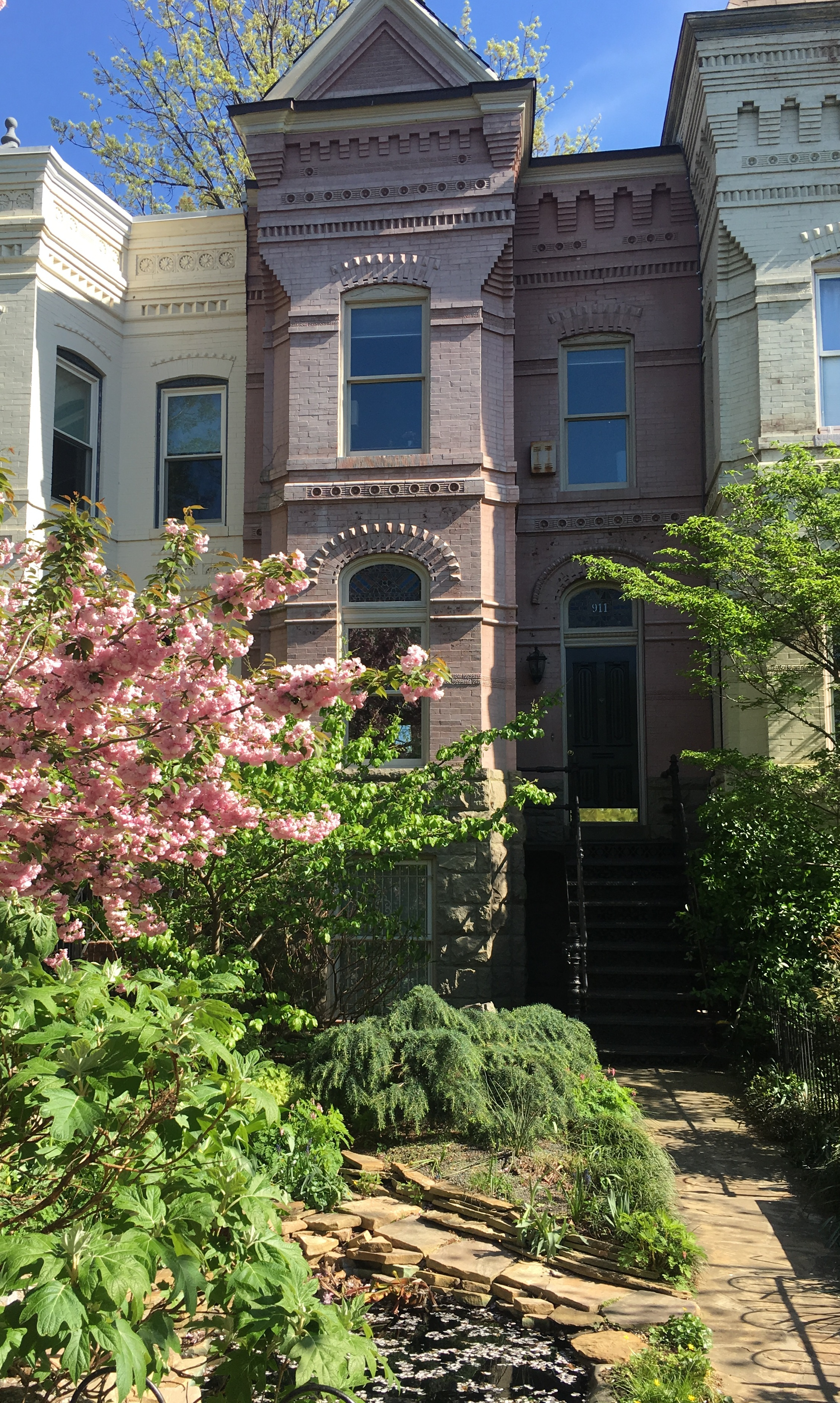 Ground floor apartment by Eastern Market metro in Capitol Hill, Lincoln Park, Washington Dc