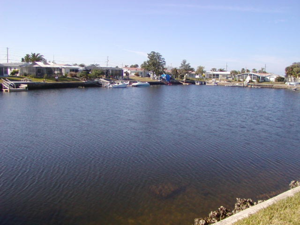 Gulf Harbors Getaway Home with Pool Houses for Rent in New Port