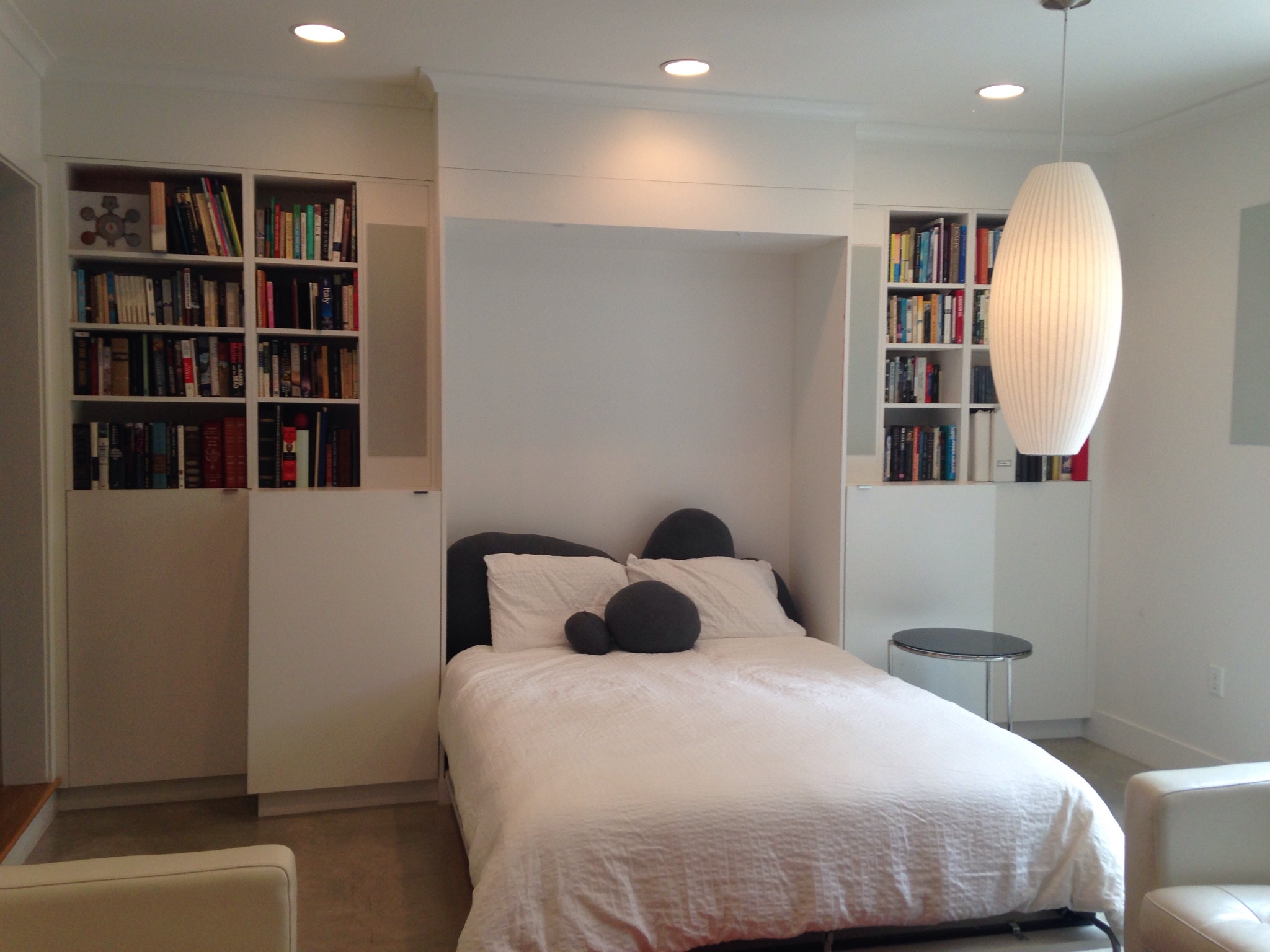 Modern suite with private entrance & bathroom