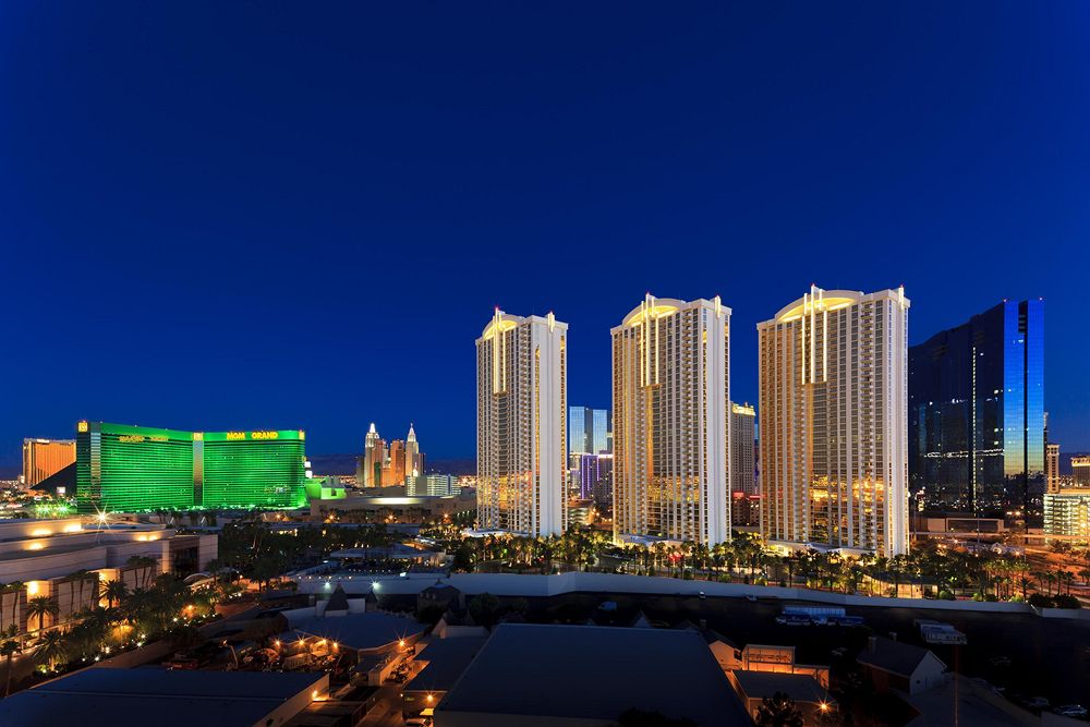 MGM SIG 37TH PH LEVEL LUXURY SUITE - TWR #3 in Unincorporated Areas, Clark County Nv