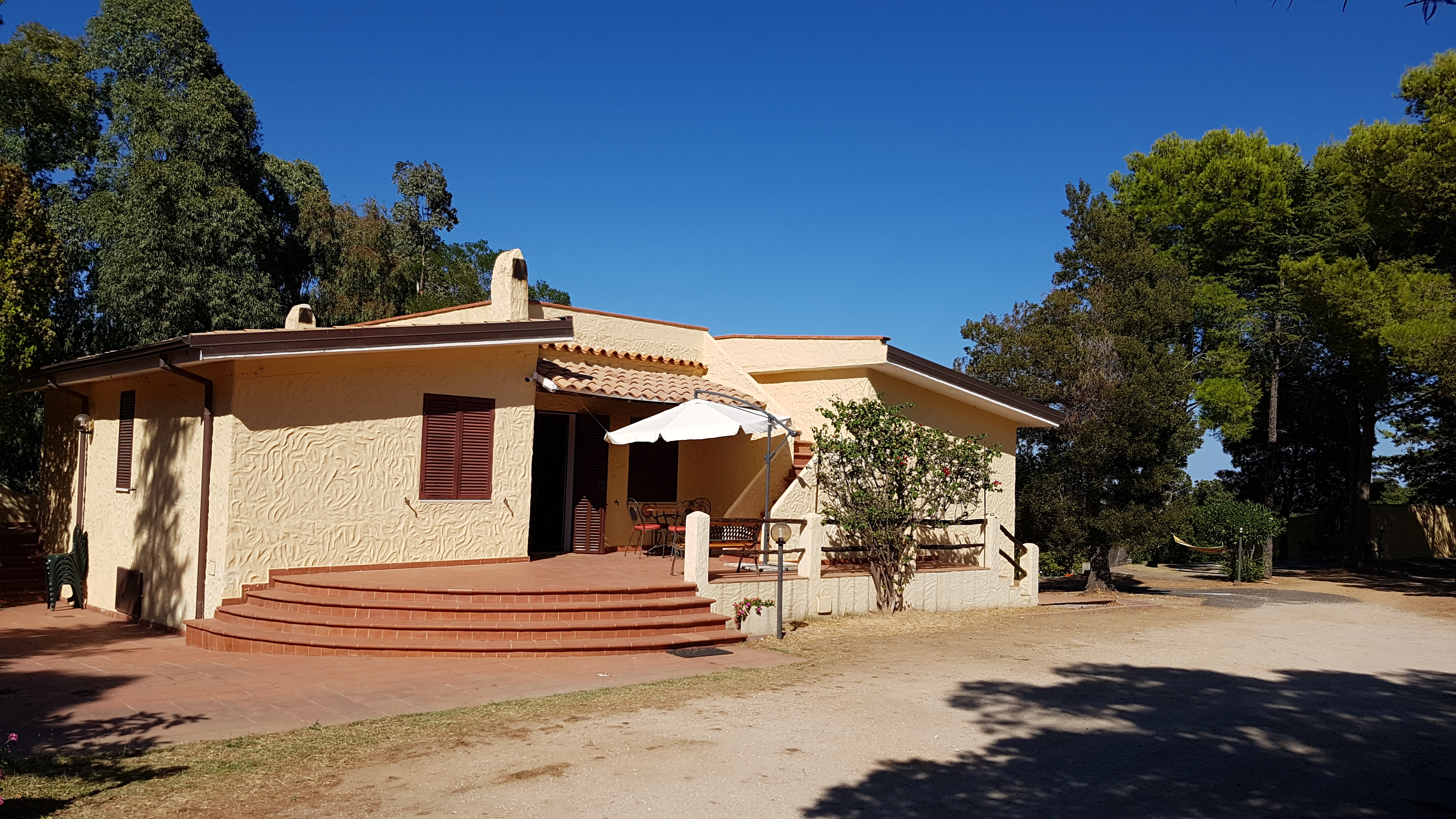 Independent villa 7 km from the sea.