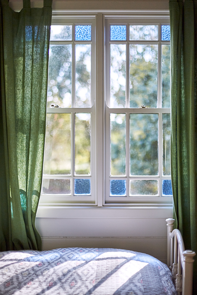 Sweet Cottage in beautiful setting. Cabins for Rent in Woodend