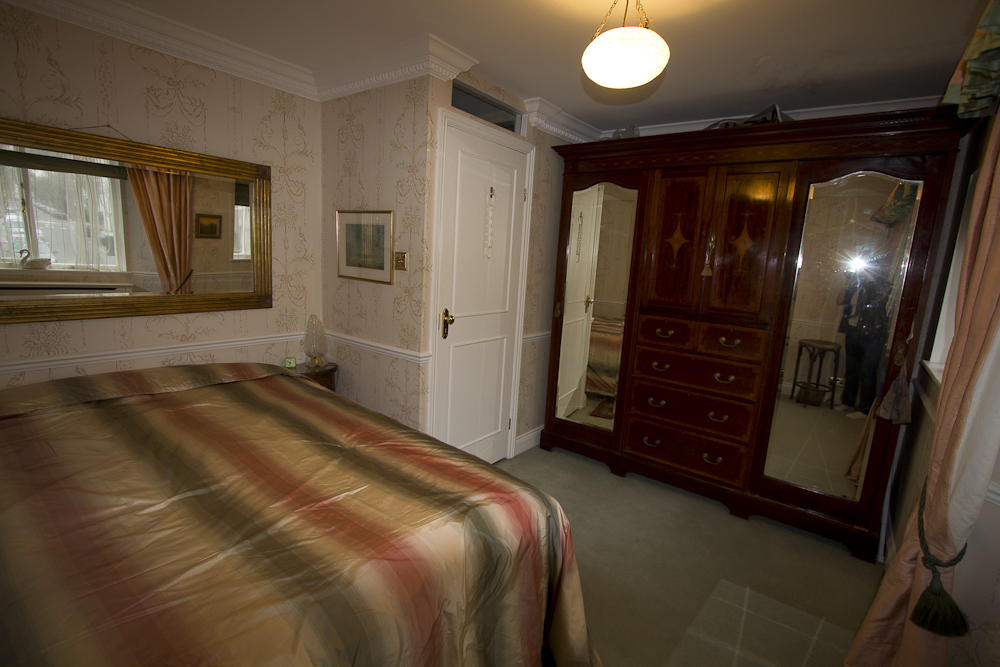Fulham, Earls Crt.Dble  rm-£65 single/£95 2 guests