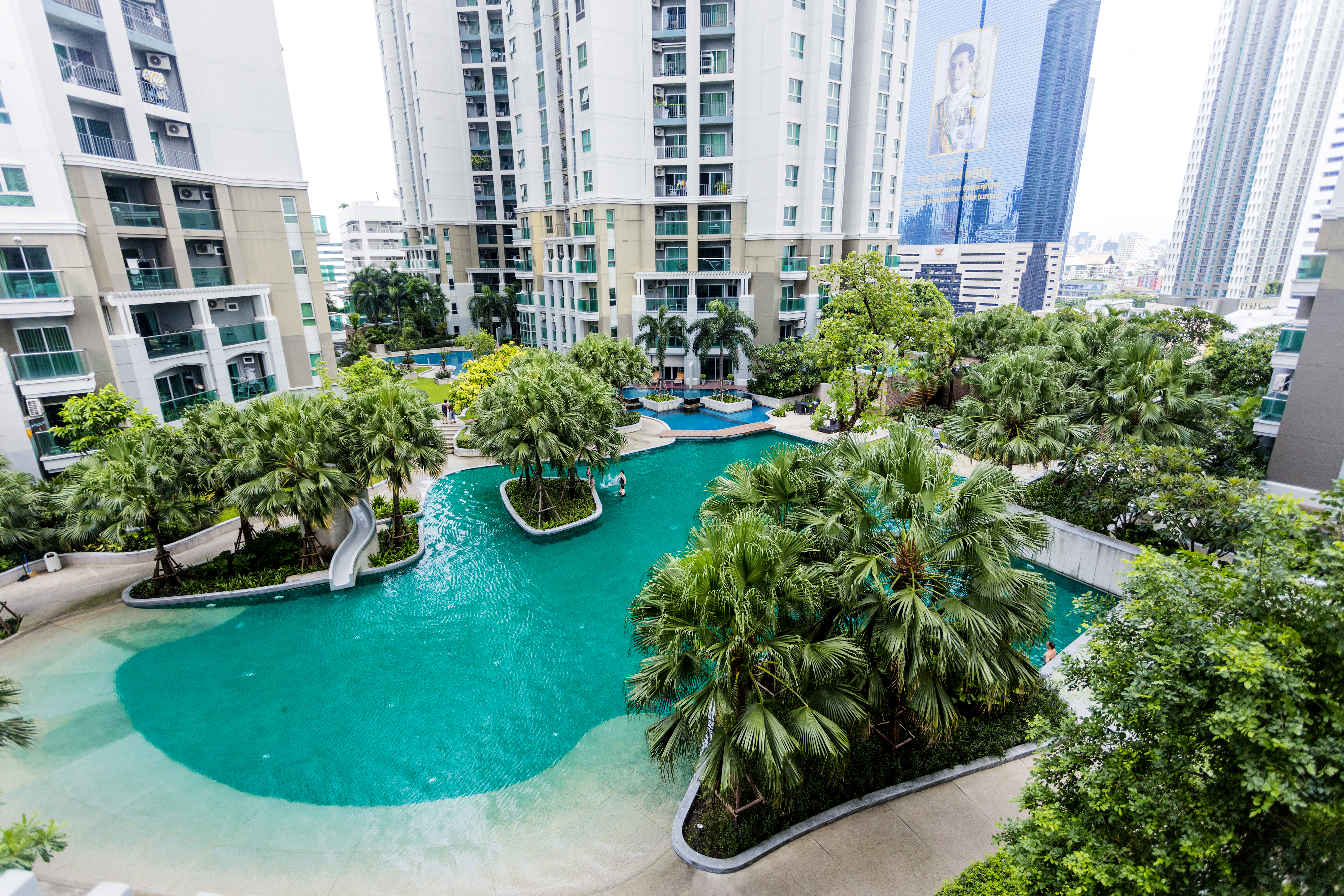 Pool View Resort-like Condo in Central Bangkok中文服务
