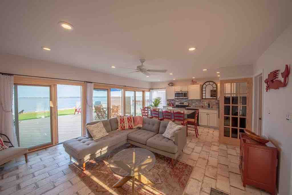 Luxurious Waterfront Beach House on the Bay Houses for Rent in