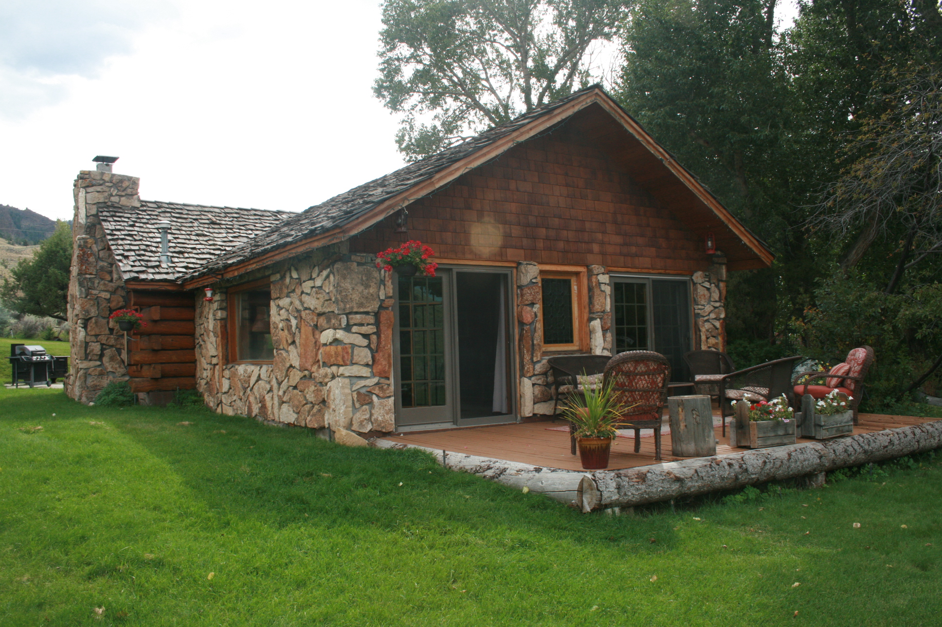 Beautiful Historical Cabin Houses for Rent in Cody, Wyoming, United