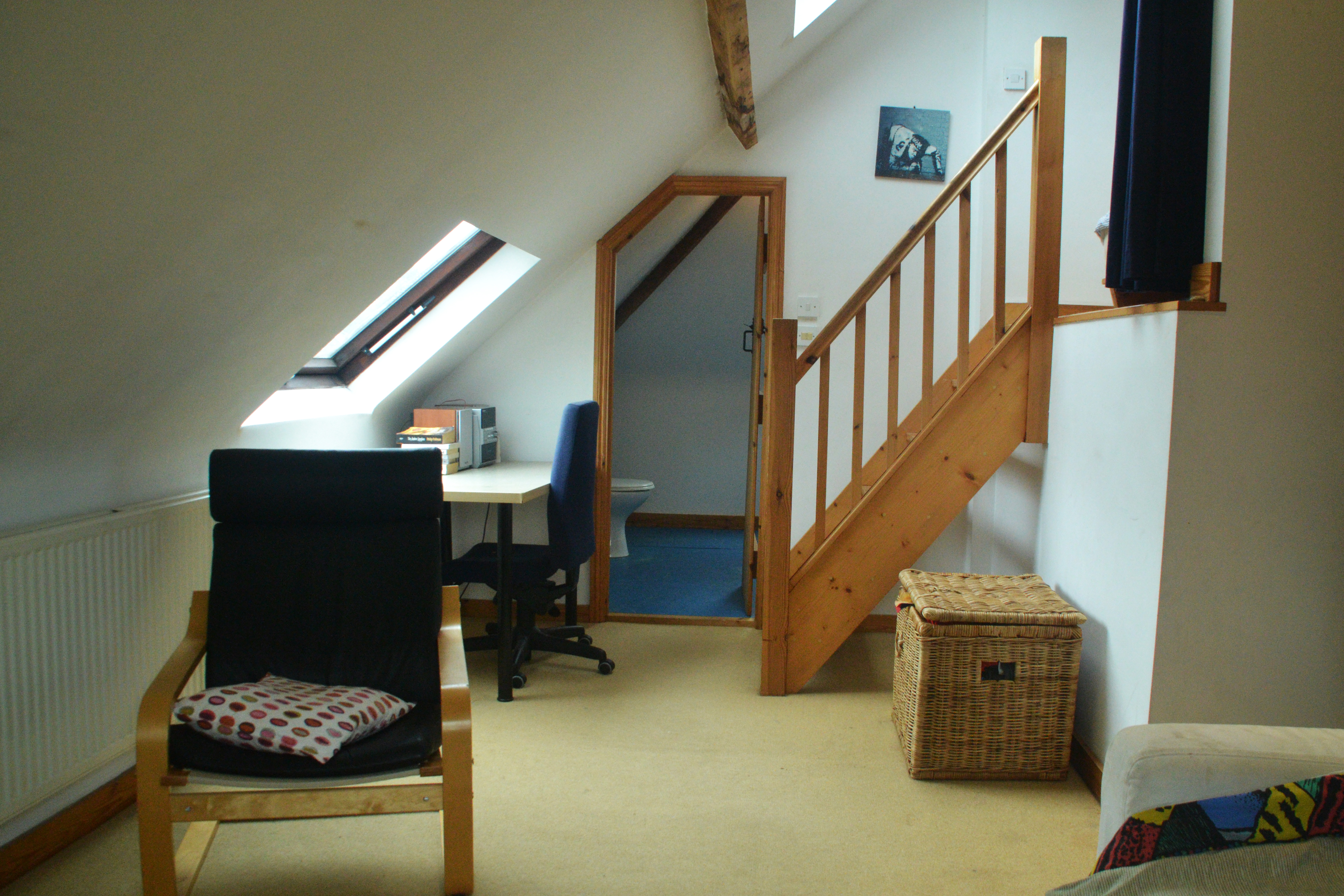 Charming loft room with own shower in Ashley, Bristol