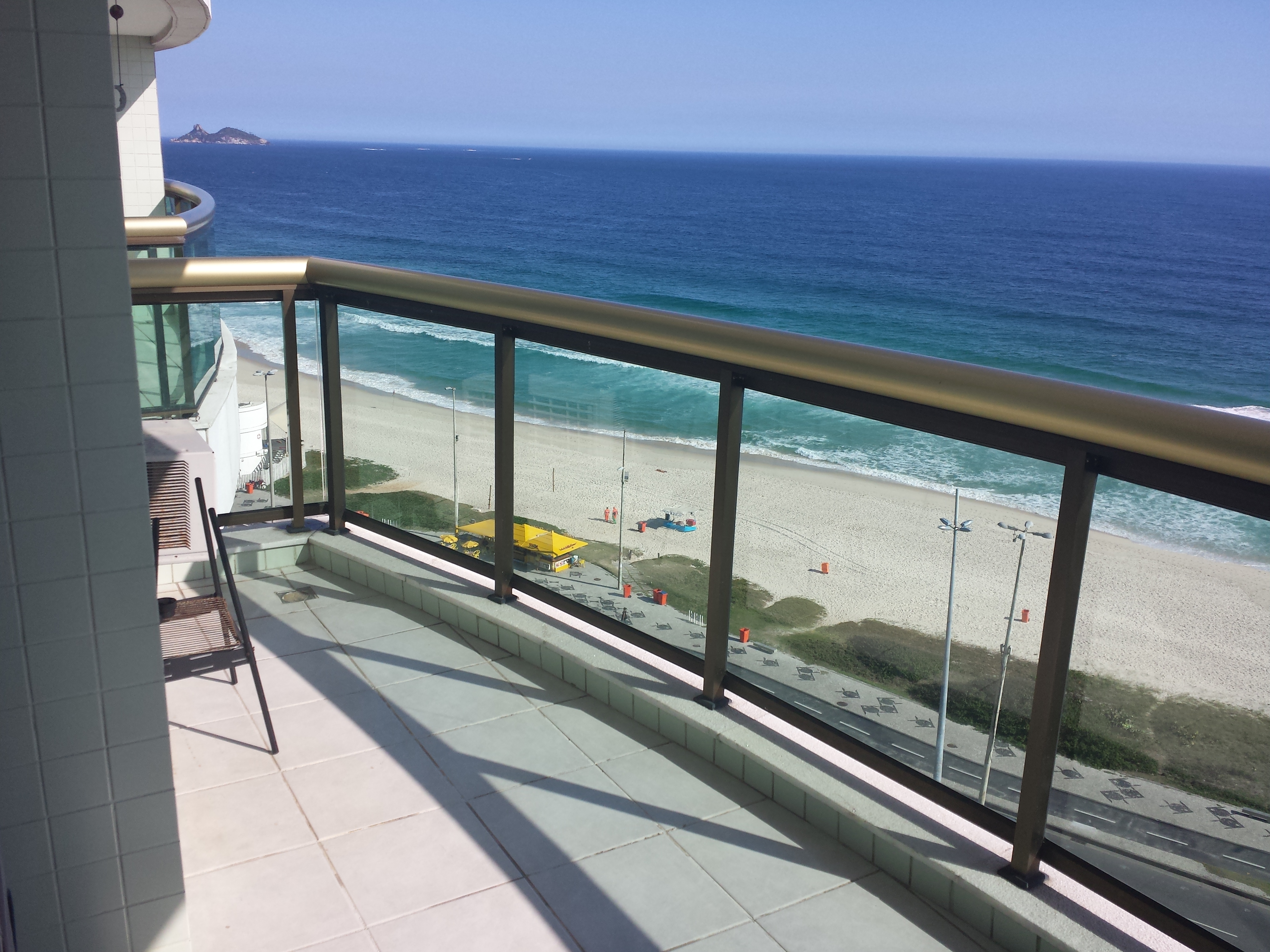Comfortable flat and in front of the sea