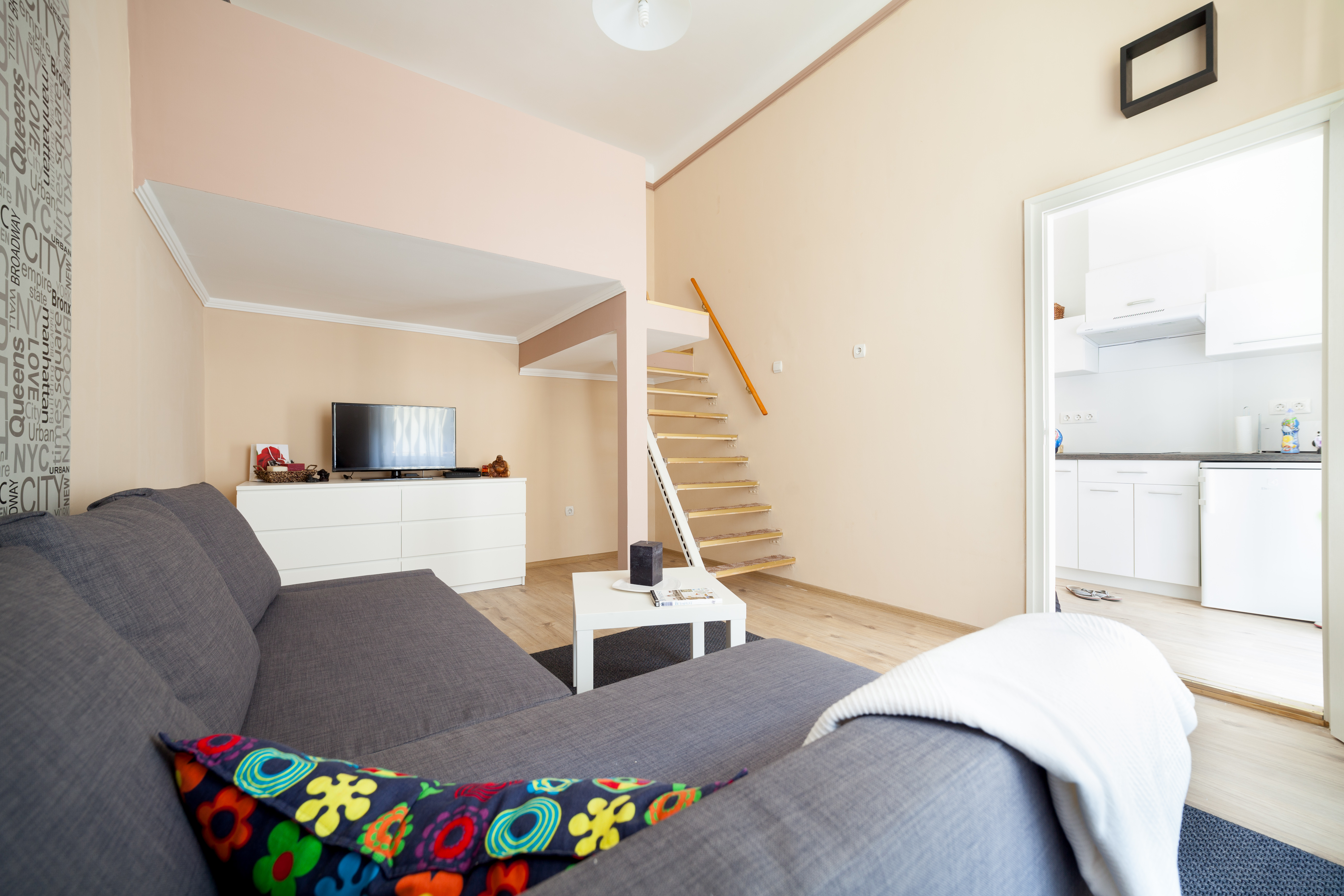 NEW nice&cheap , little apt in center !