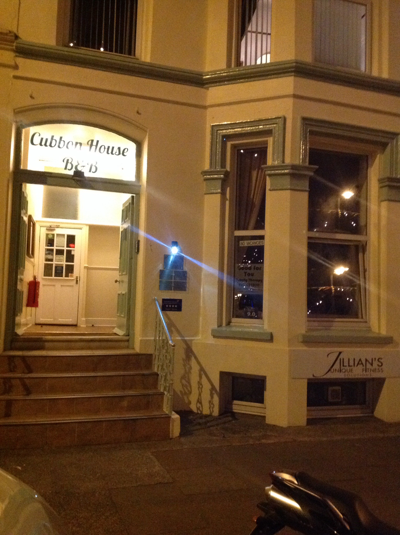 Small Douglas seafront Guest House. Bed and breakfasts for Rent in