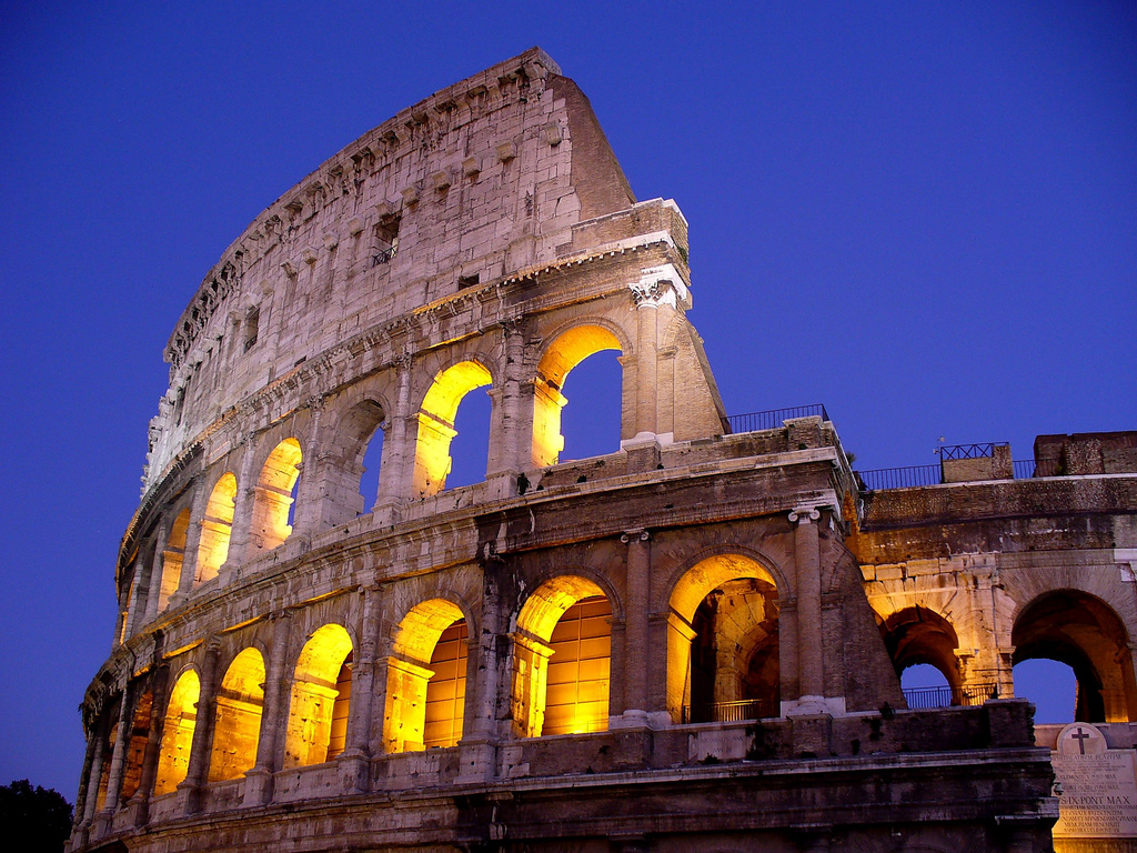 Colosseum Gladiators Inn · Metro, Fast Wi-Fi & AC