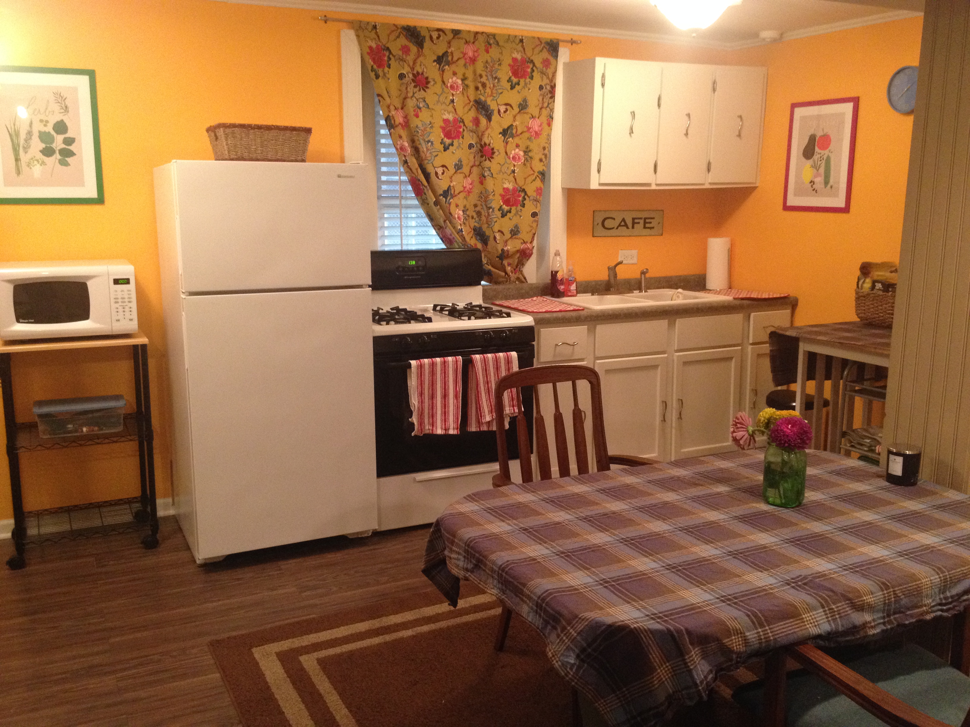 Cozy, Quiet, Garden Getaway! in North Center, Chicago