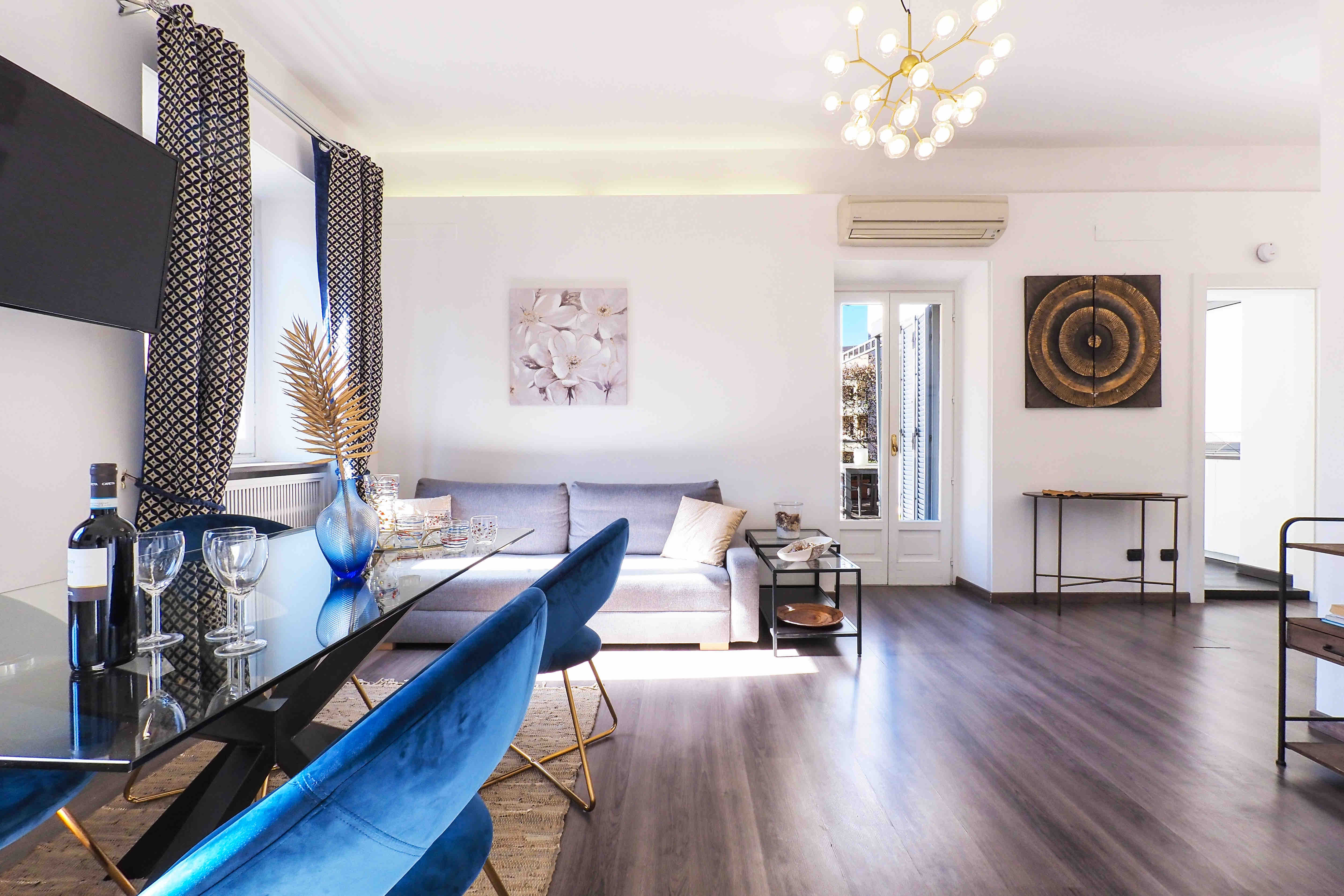 DUOMO Luxury with Terrace in Prestigious Building