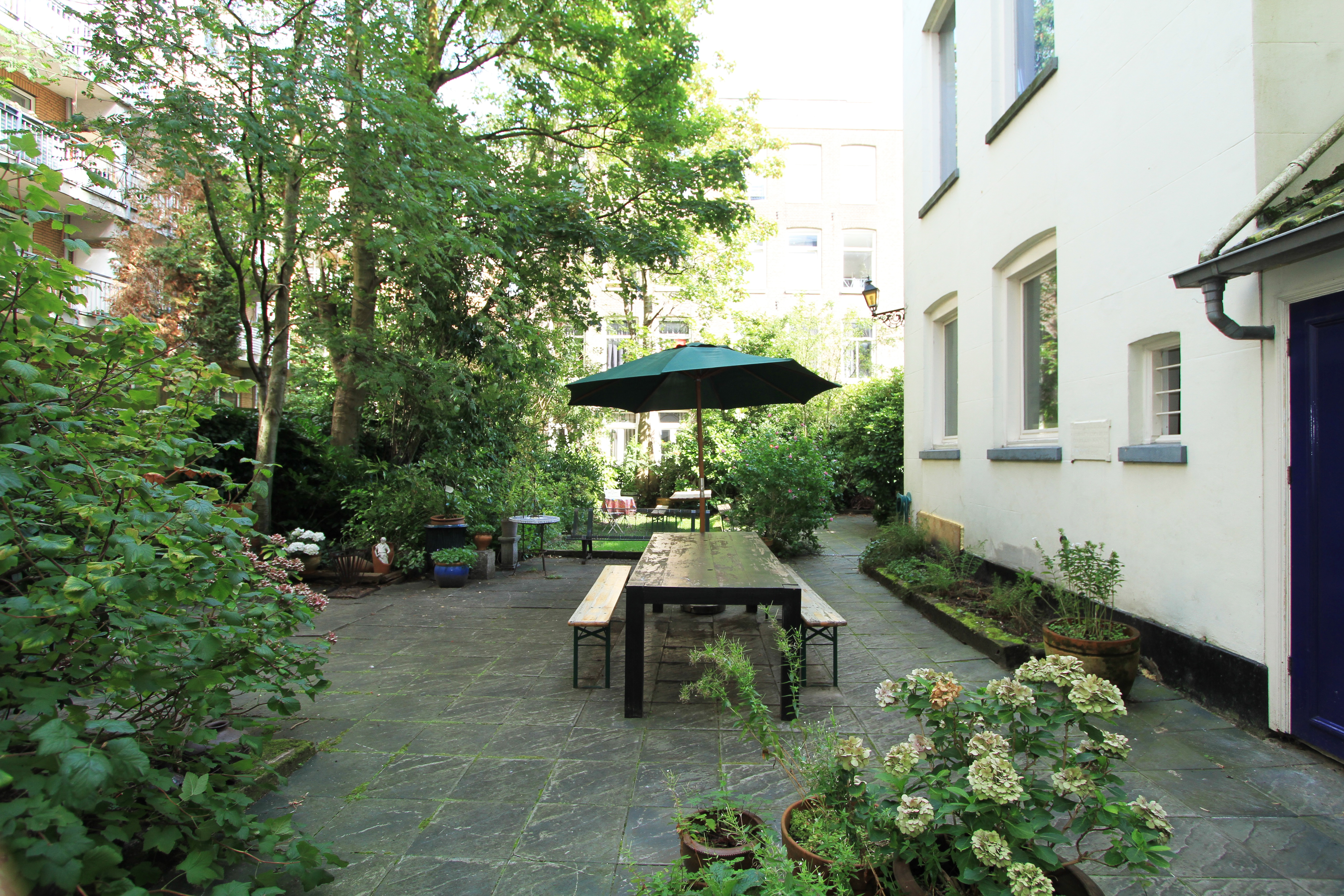 Monumental river-house + backyard — Amsterdam stay