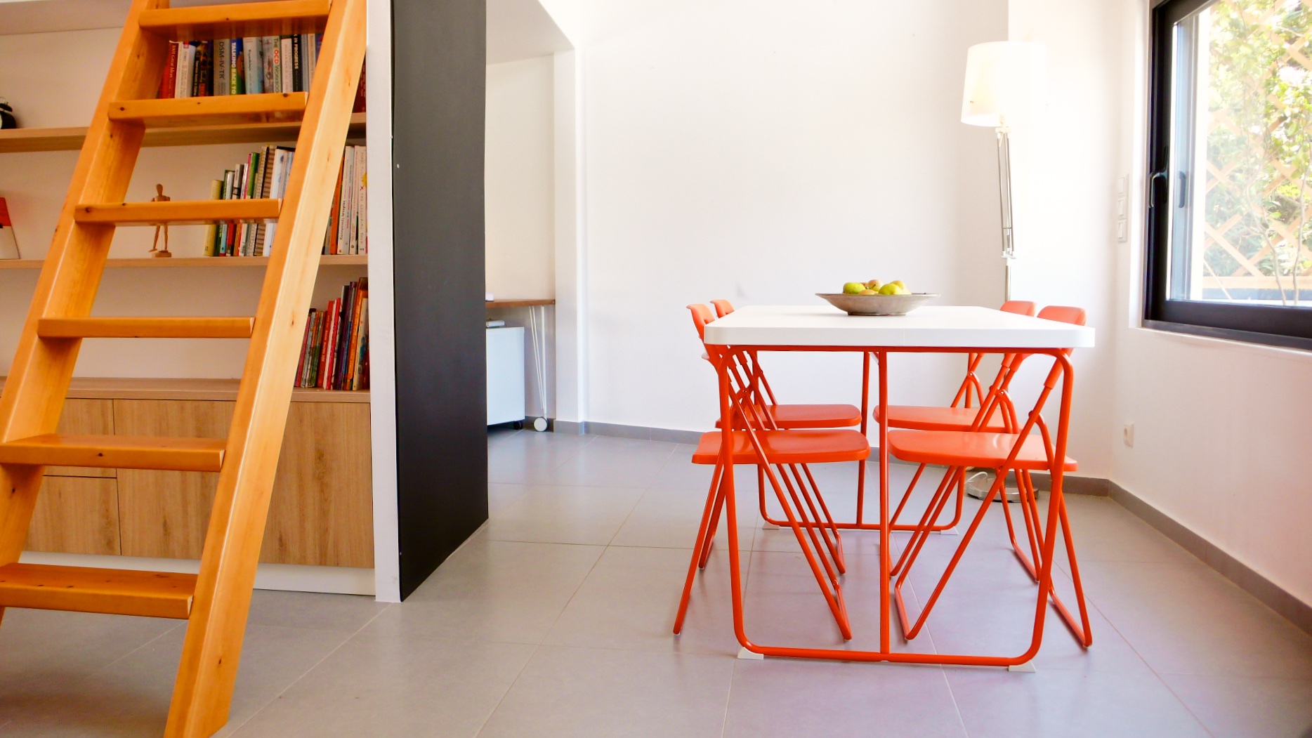 Charming Bright & Airy Loft Studio!