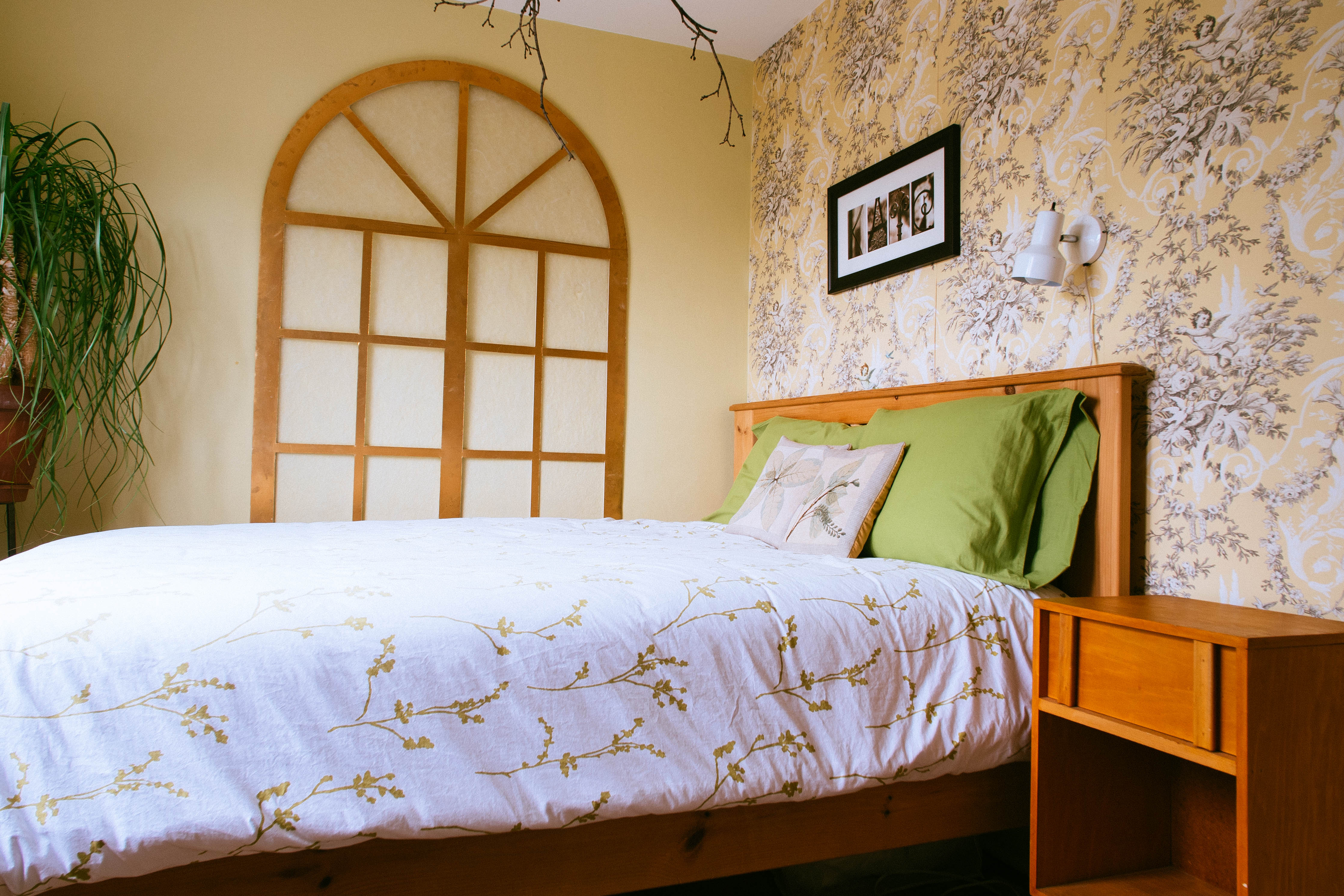 Charming East York room 18 minutes to Union Stn