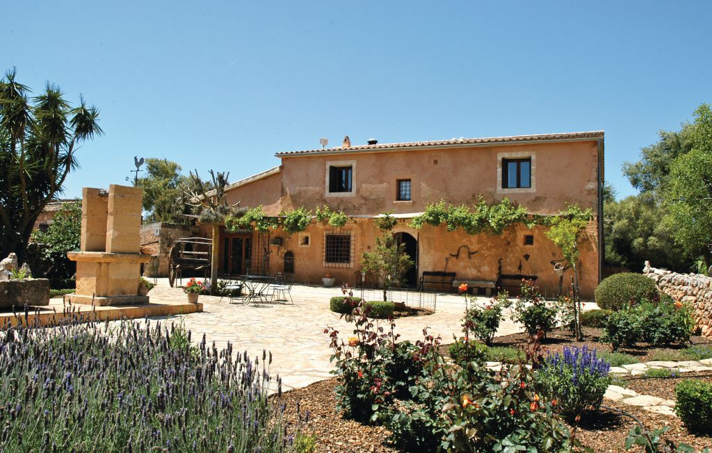 Large rural retreat w/pool & garden in Algaida, Mallorca