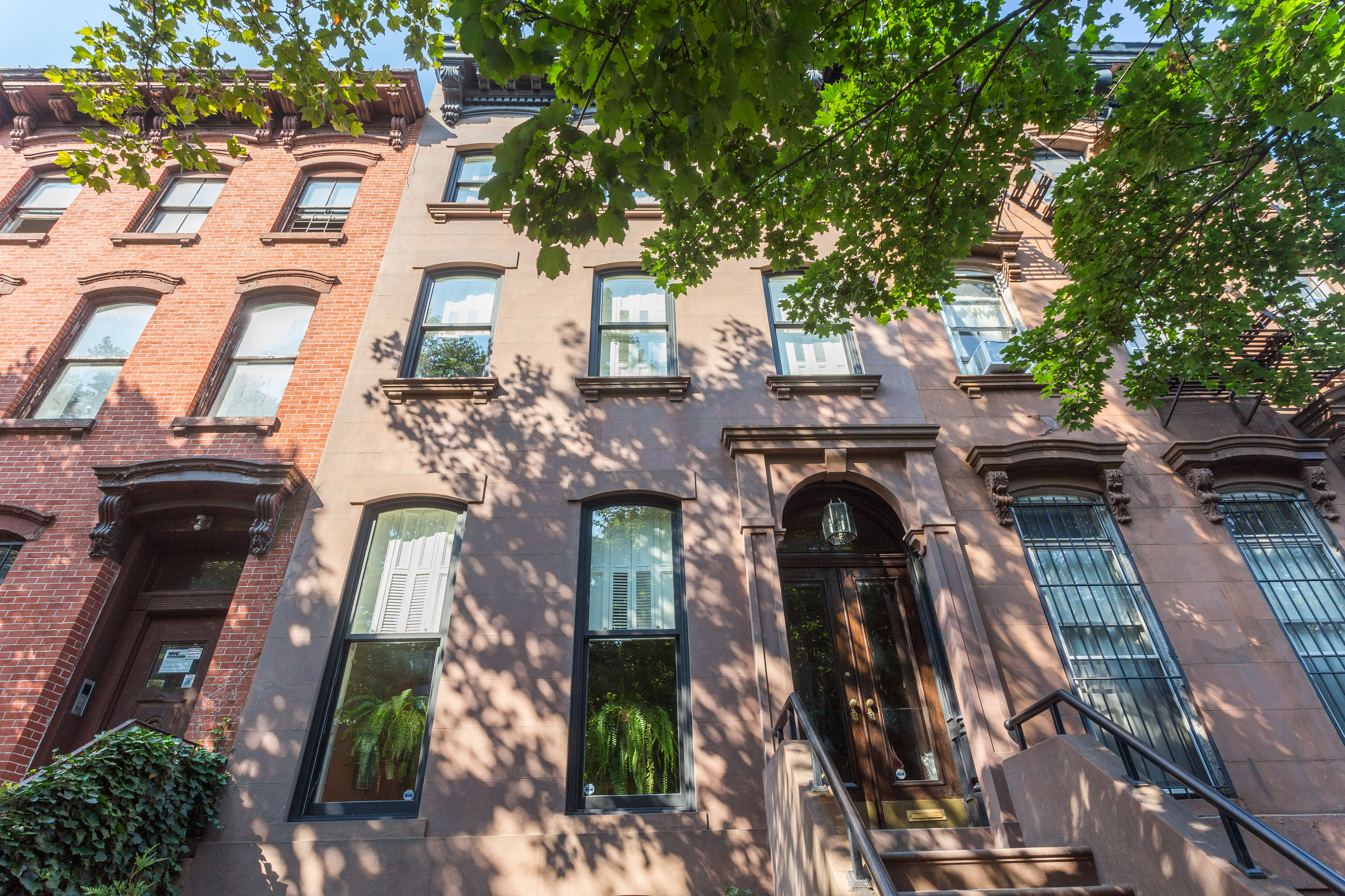 Spacious & Sunny Safe Haven in Fort Greene, New York City