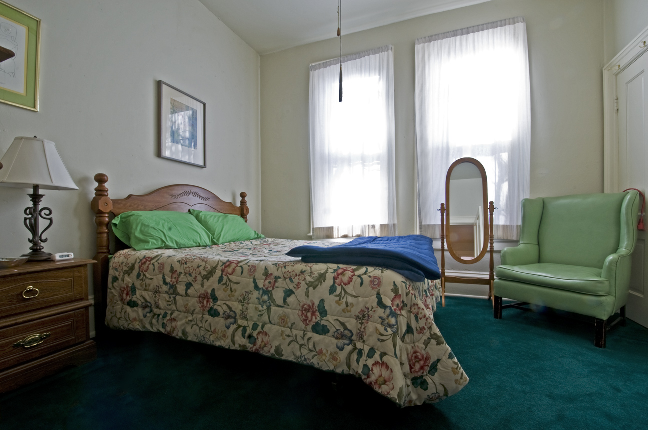 Alexandra's Queen Bed Room Long-term Rental Only in North Capitol Hill, Denver