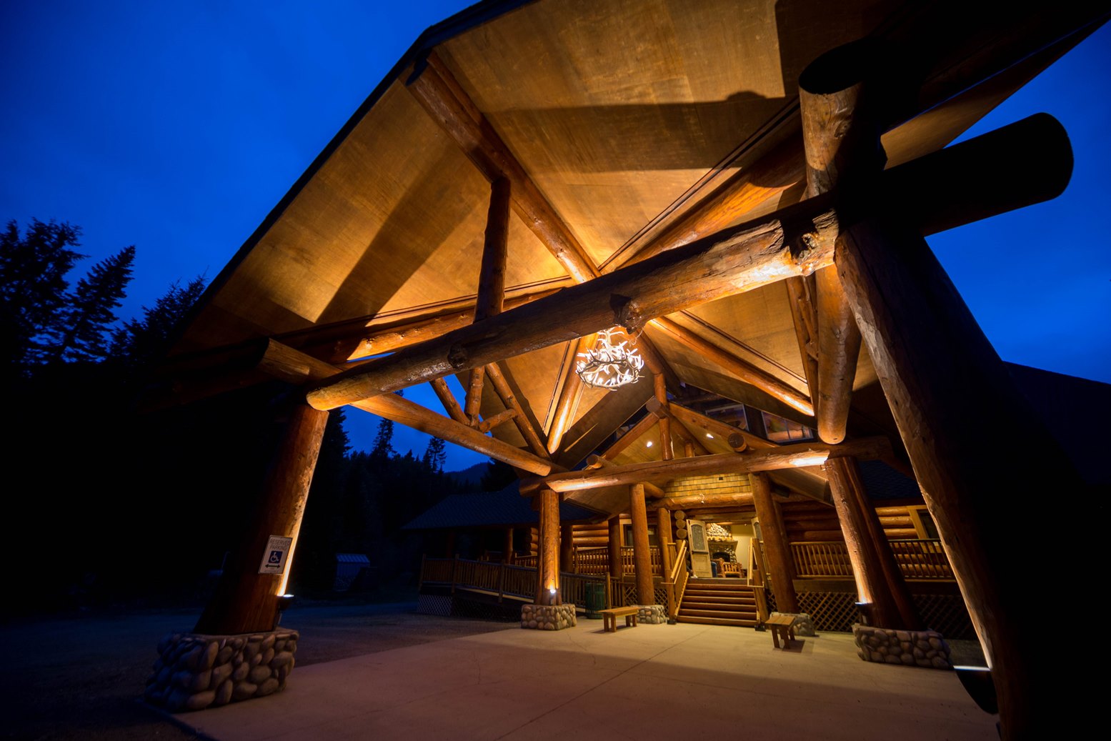 Cabin Creek LodgeSleeps 40+Retreat/Wedding venue Chalets for Rent