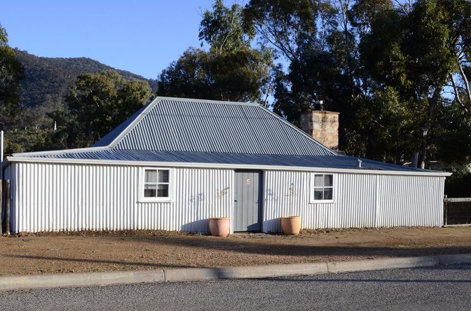 Yates cottage (The little pug house)