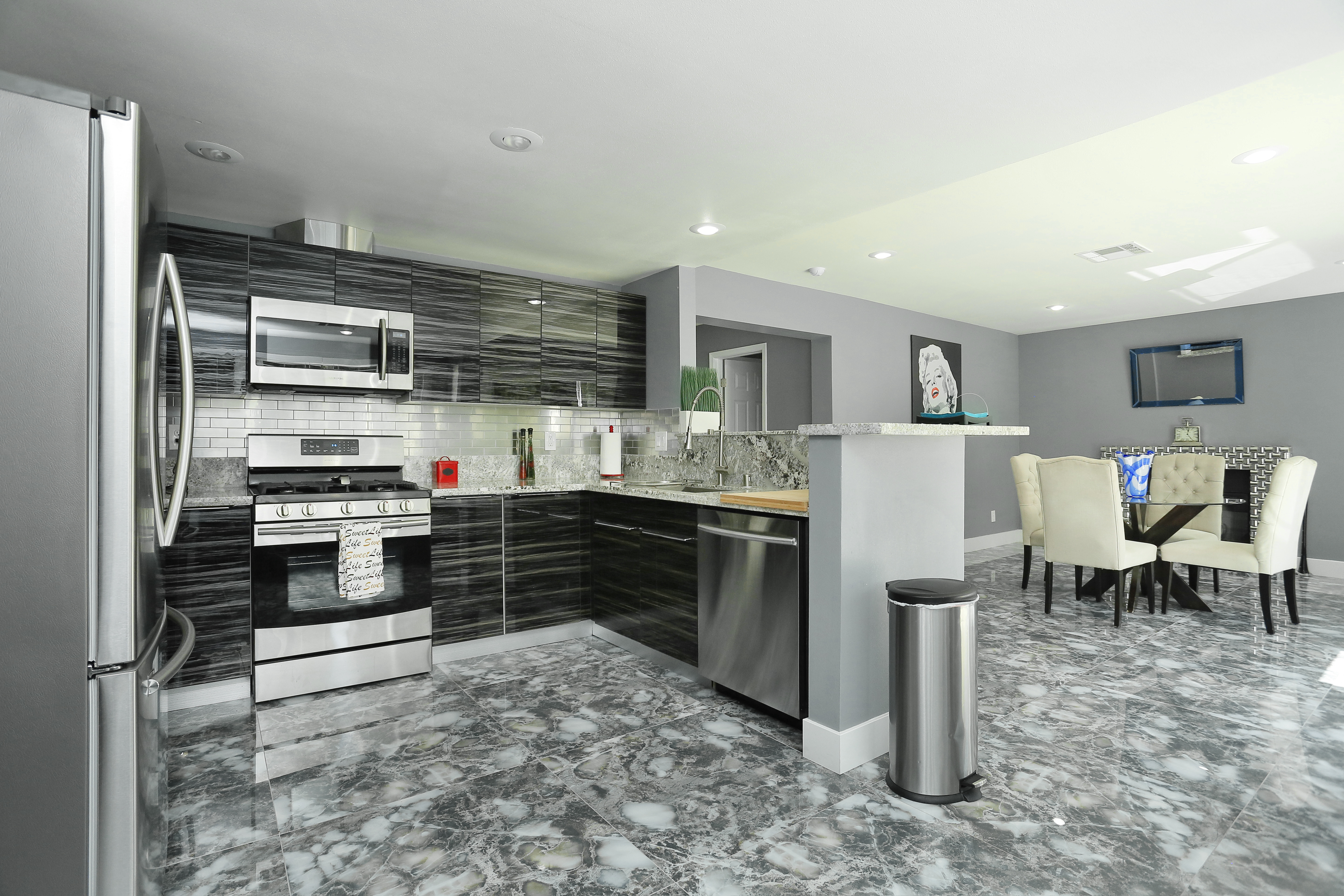 **SANITIZED**ULTRA MODERN VILLA. 5 miles from LVBL in Unincorporated Areas, Clark County Nv