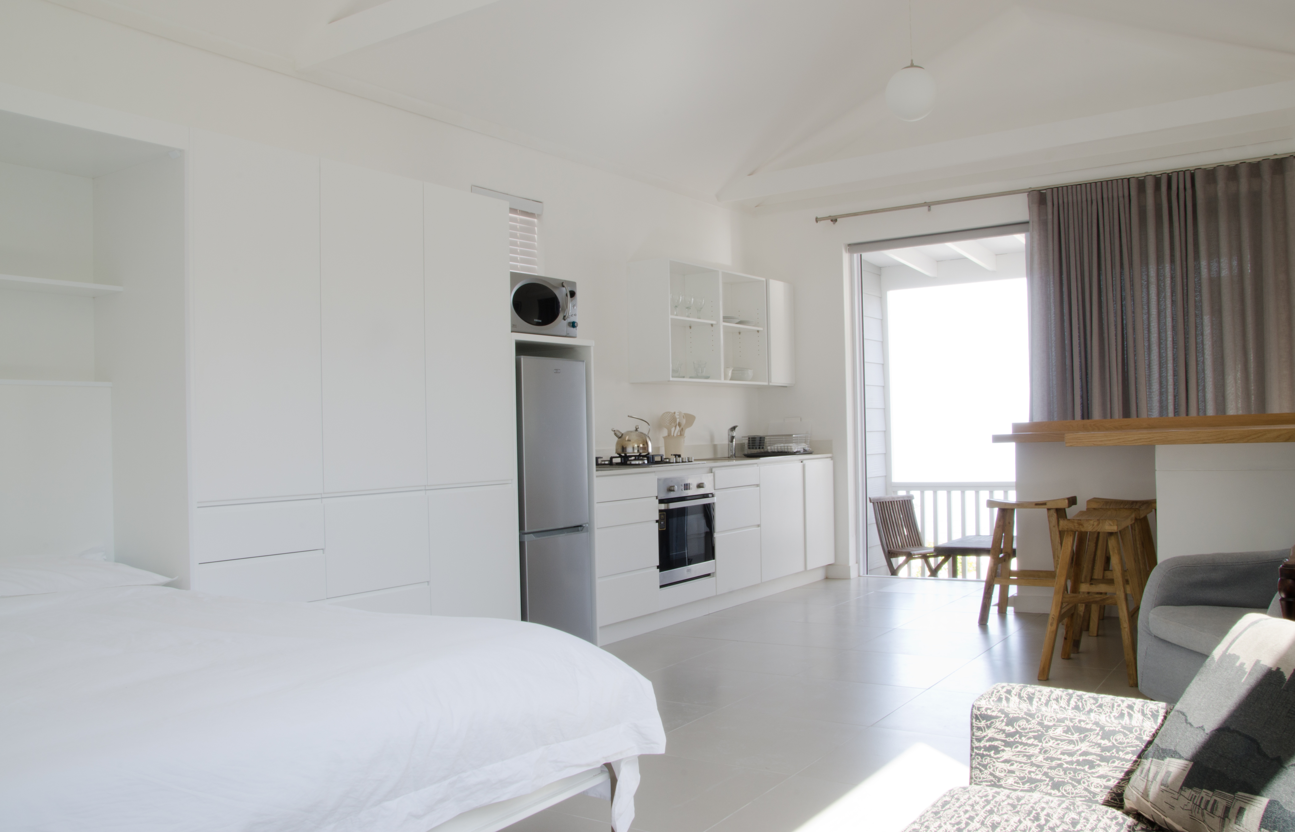 Studio Comrie; Modern, fresh, views, secure, yours in Ward 54, Cape Town