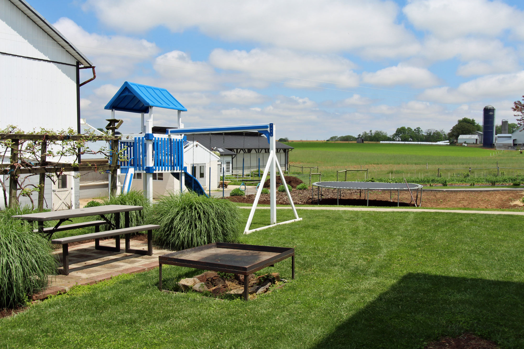 Farm Friends Guesthouse in Central Lancaster PA Farm stays for Rent