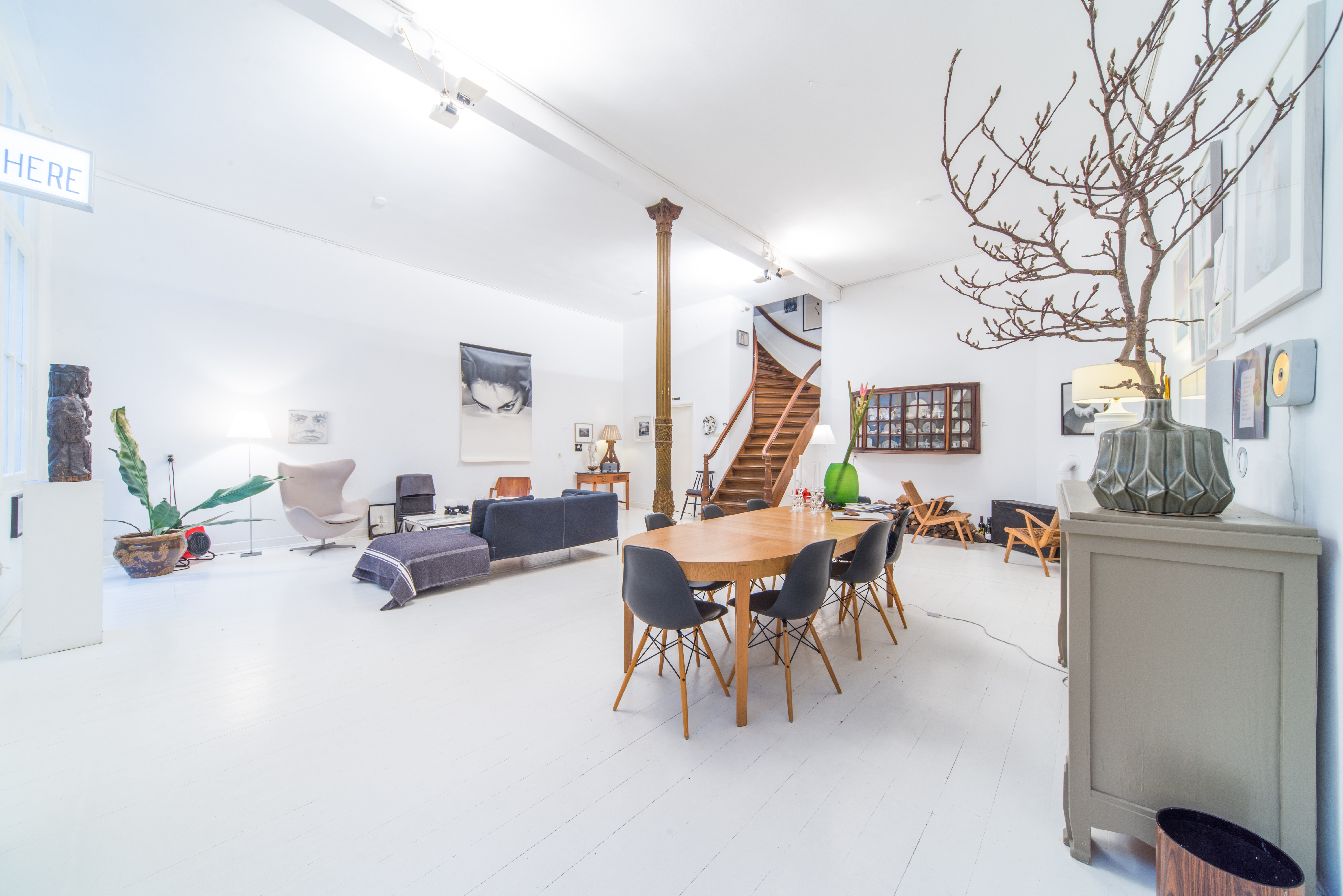 SPACIOUS LOFT in 17C CANAL MANSION