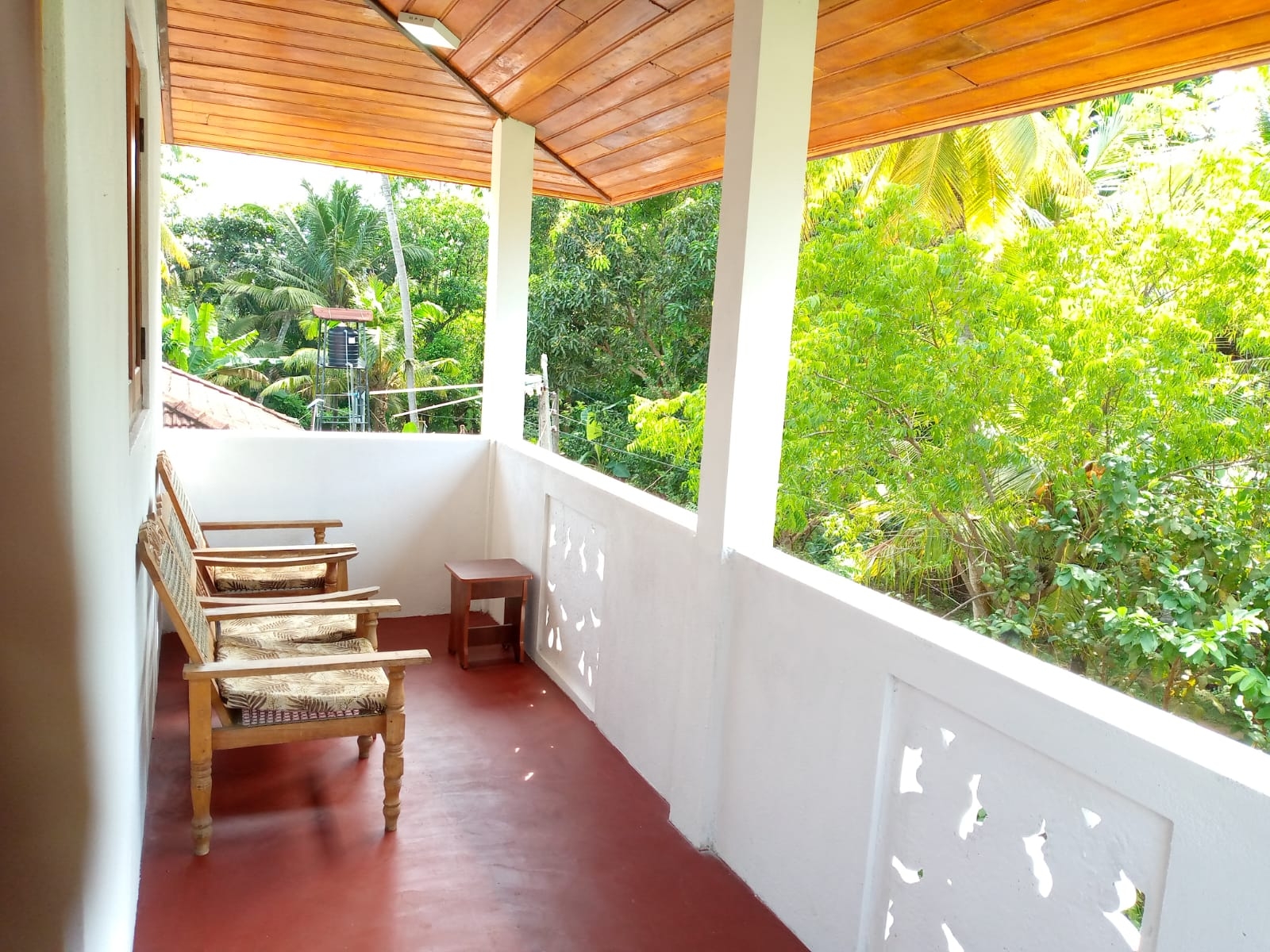 Lush heaven~Superb Location w/ Terrace & Hot water
