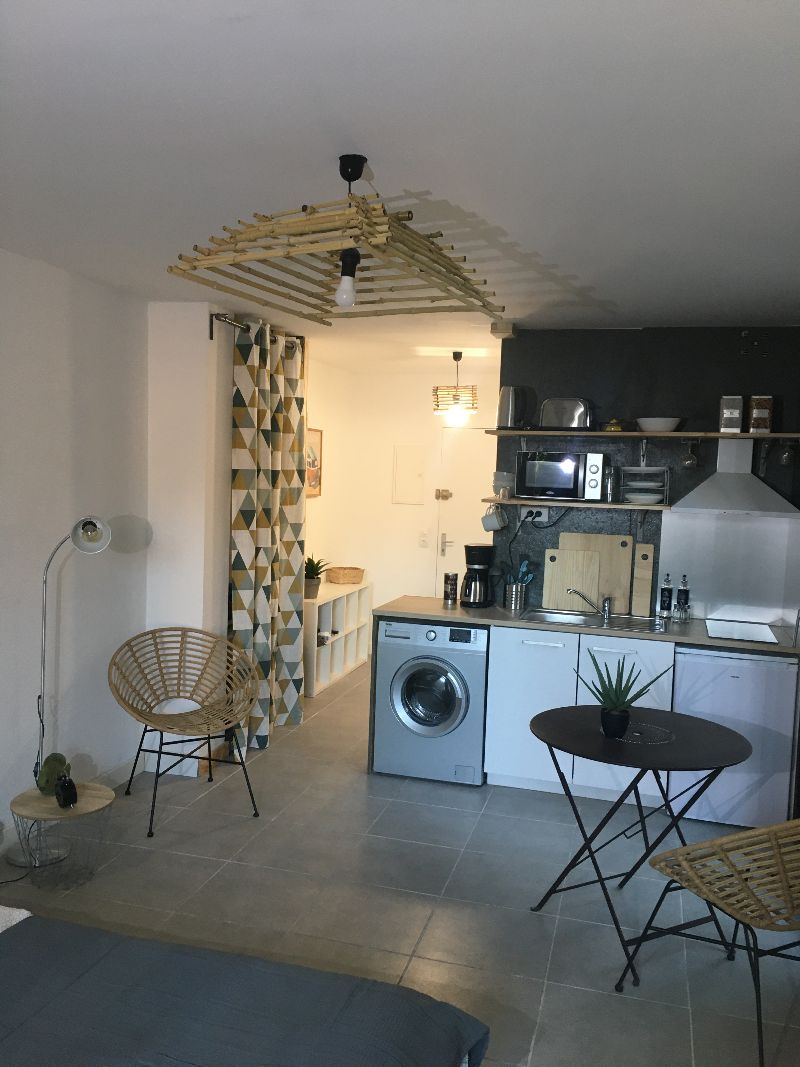 Air-conditioned, queen size size bed, 400m from the beach