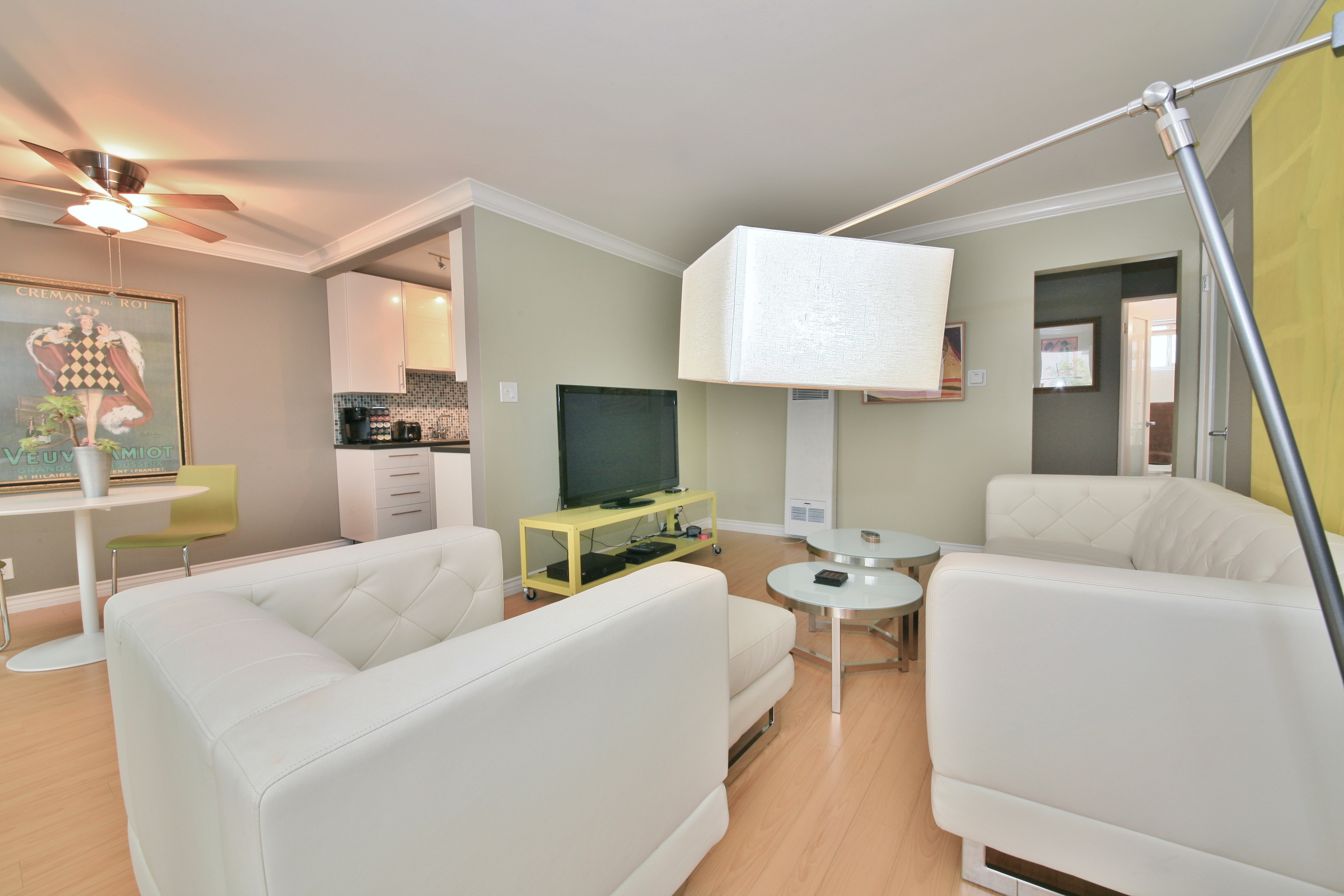 HOLLYWOOD MODERN 2 beds/AC/WiFi/Big Screen 4K TV in Hollywood, Los Angeles