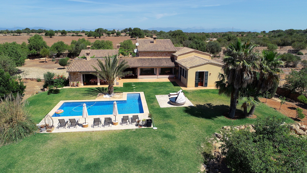 Special offer, exclusive villa with poll, bbk,wifi