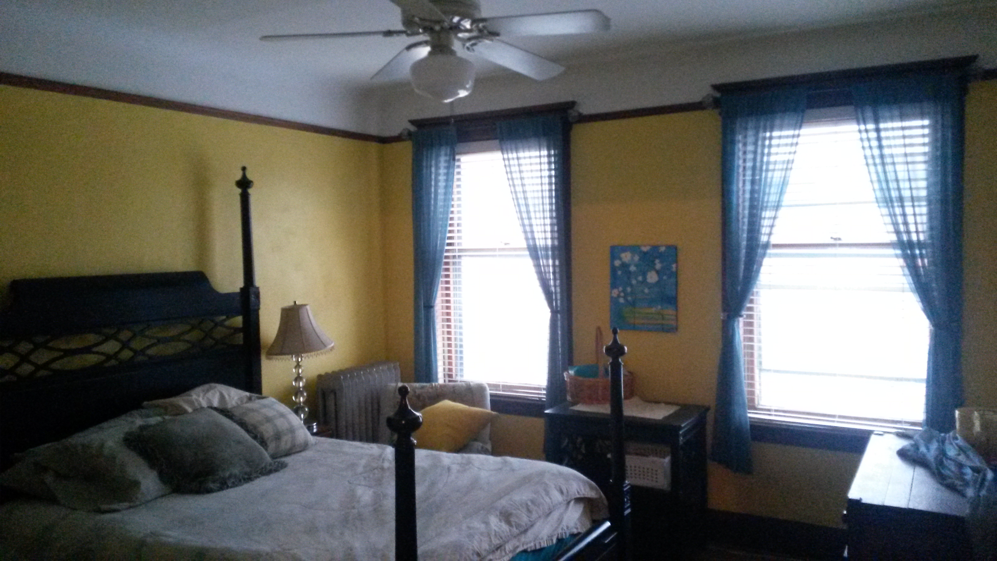 Grand Vintage Lincoln Park Penthouse 3 Bedrooms in Lake View, Chicago