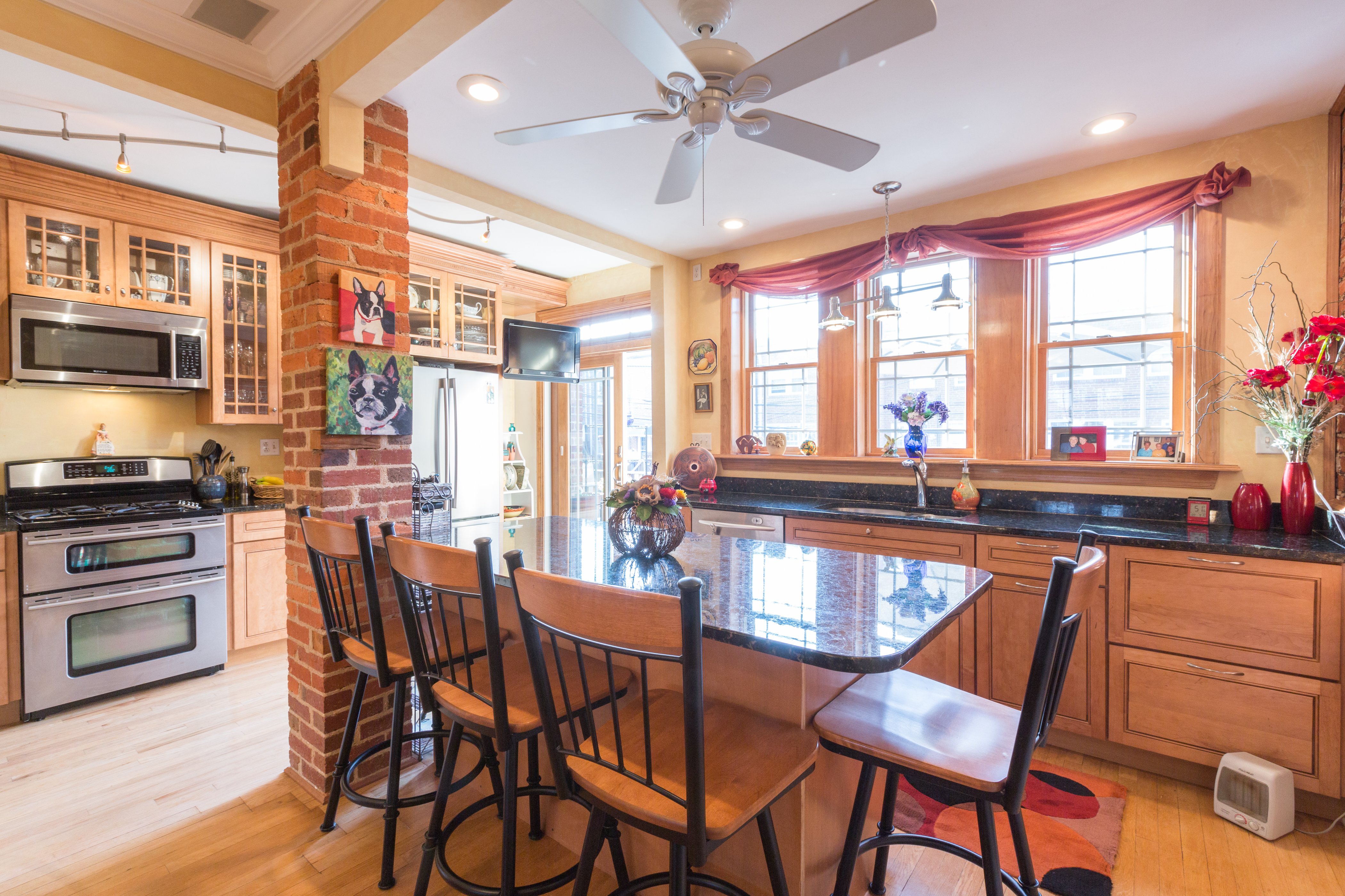 Cozy comfort and convenience in DC in Cathedral Heights, McLean Gardens, Glover Park, Washington Dc