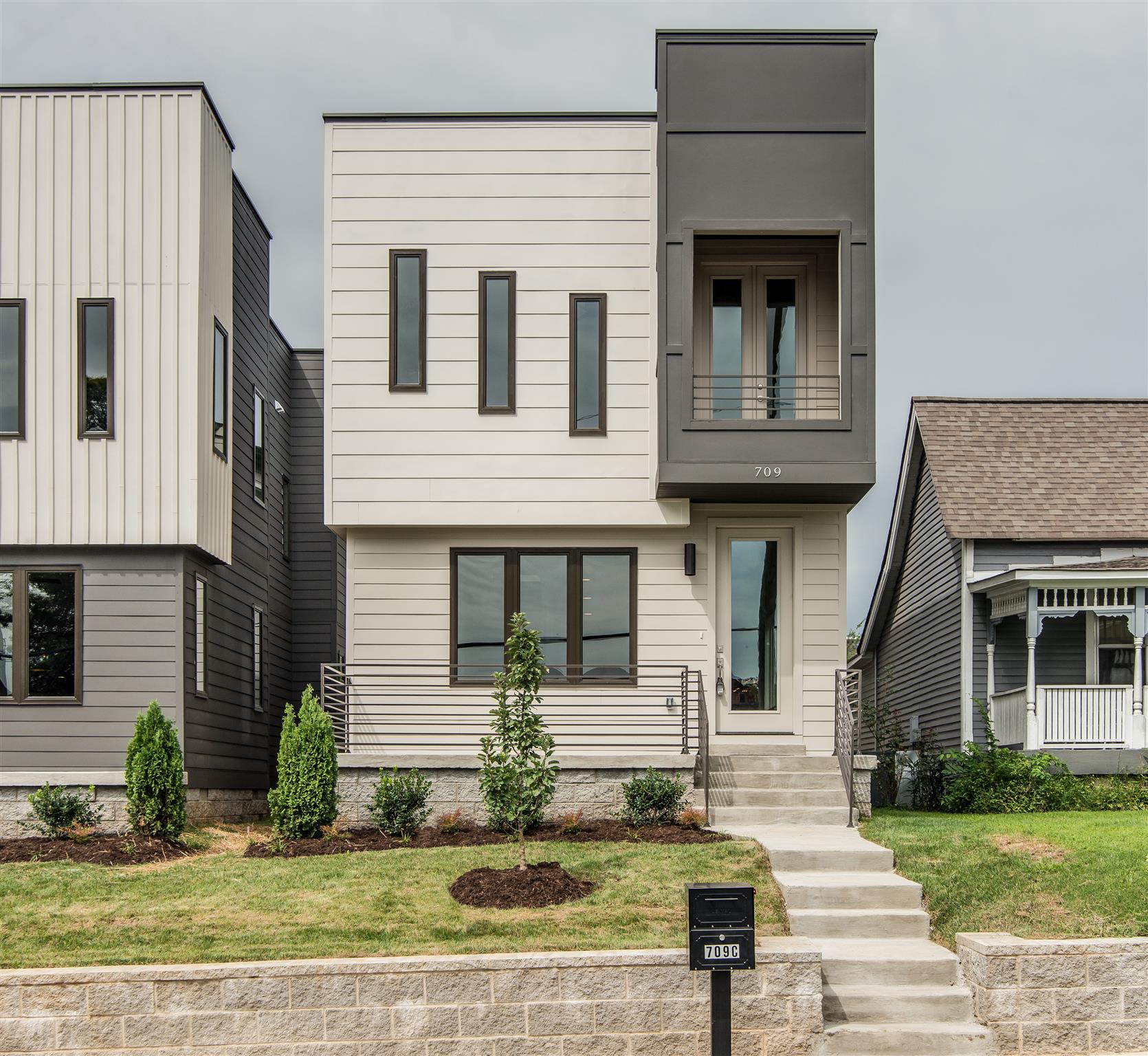 Modern Luxury minutes from downtown in District 20, Nashville
