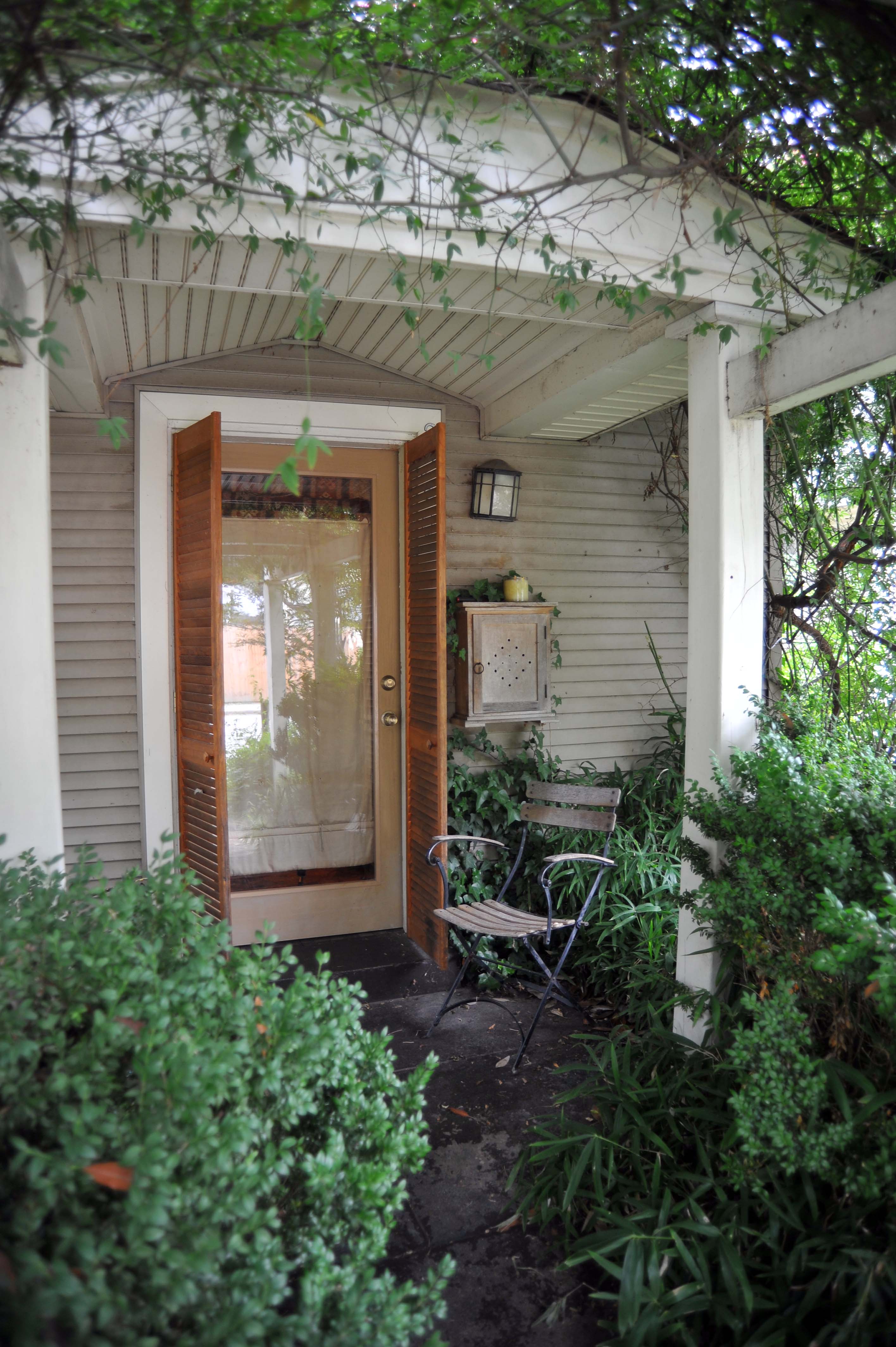 Cottage bungalow in midtown (Cooper and Young) Houses for Rent in