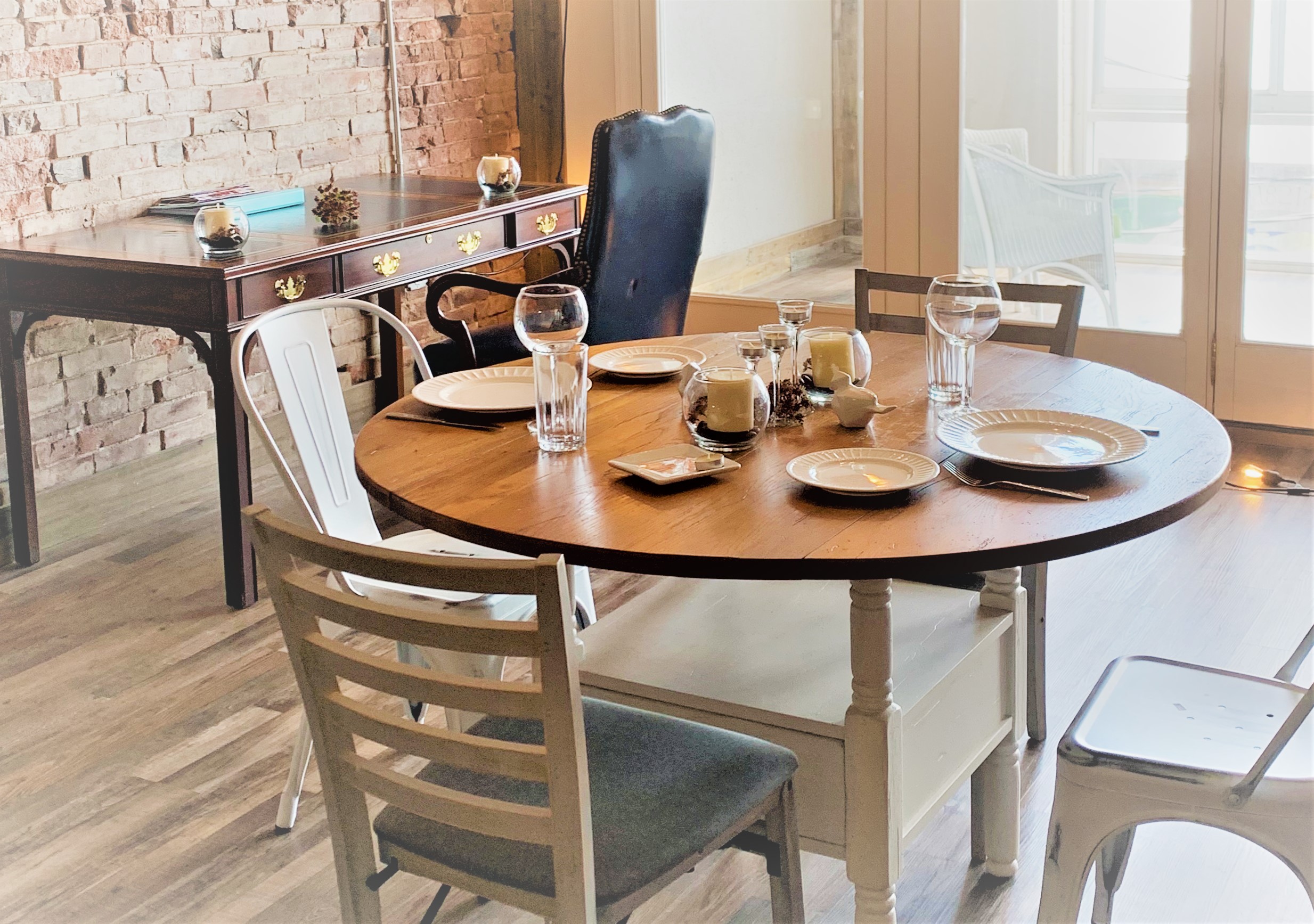 Caruso’s River View Apartment - Newly re-listed!