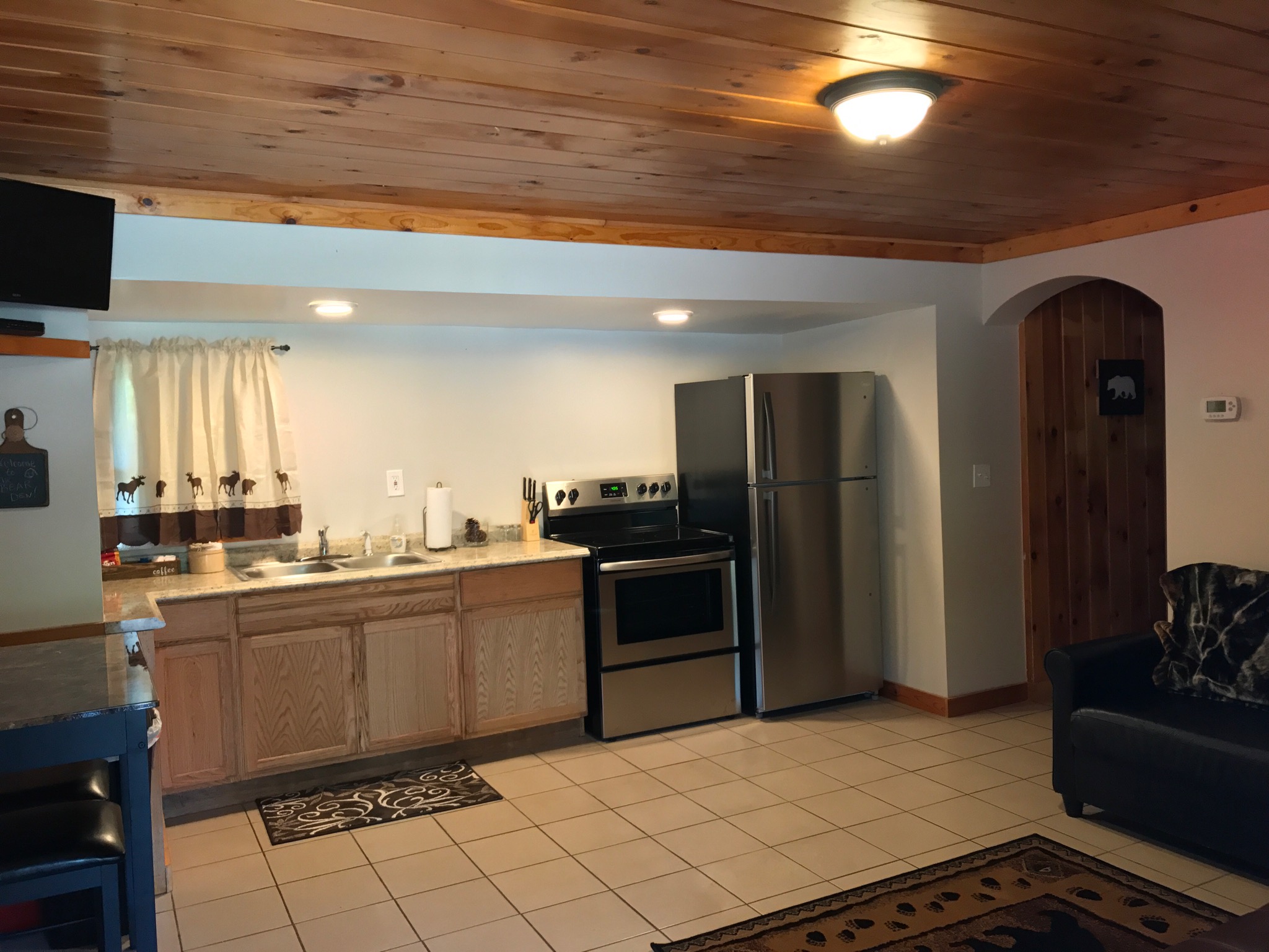 Black Bear Inn The Bear Den Hotels for Rent in Wellston, Michigan