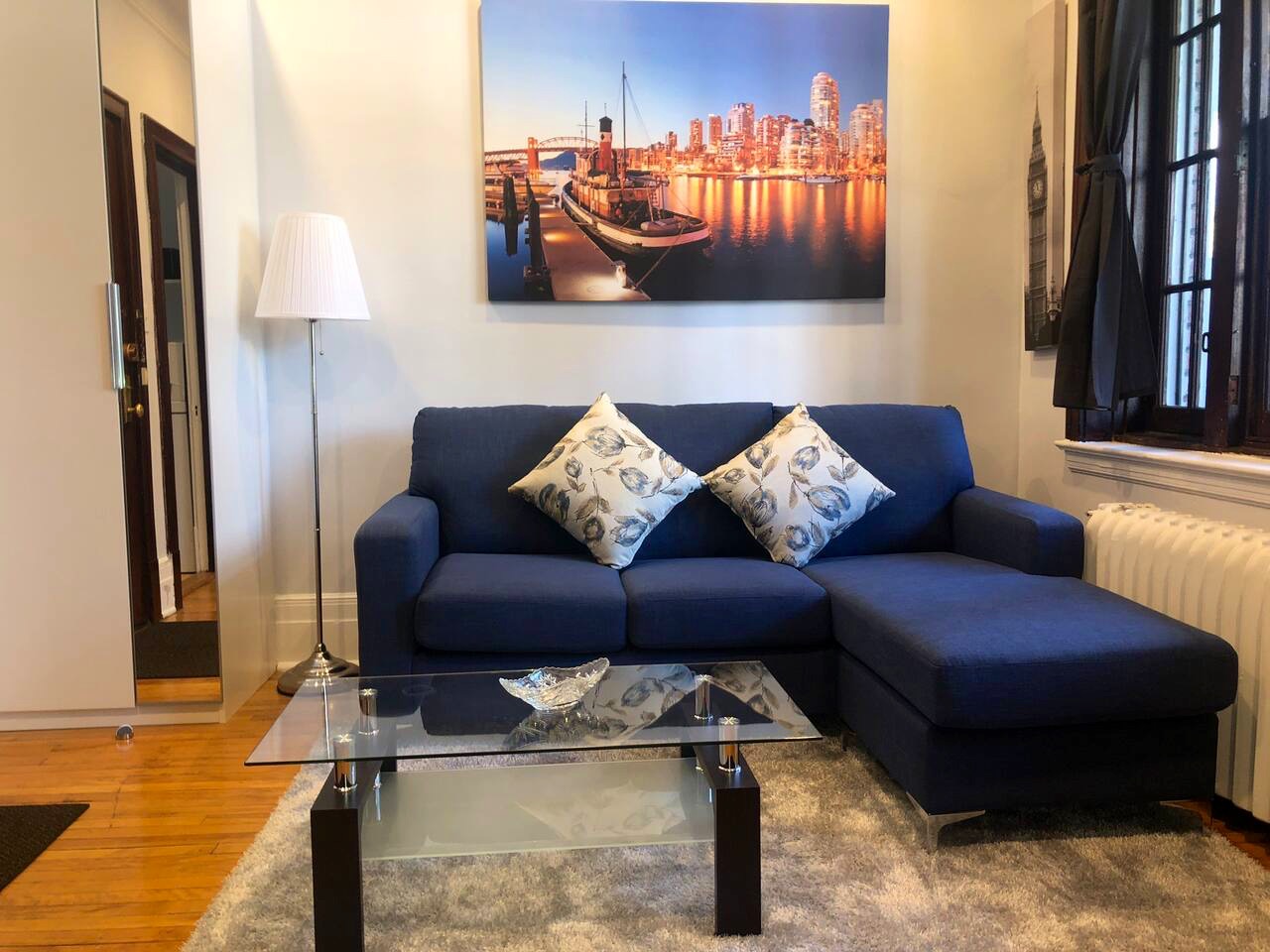 Beautiful apartment in the heart of downtown!