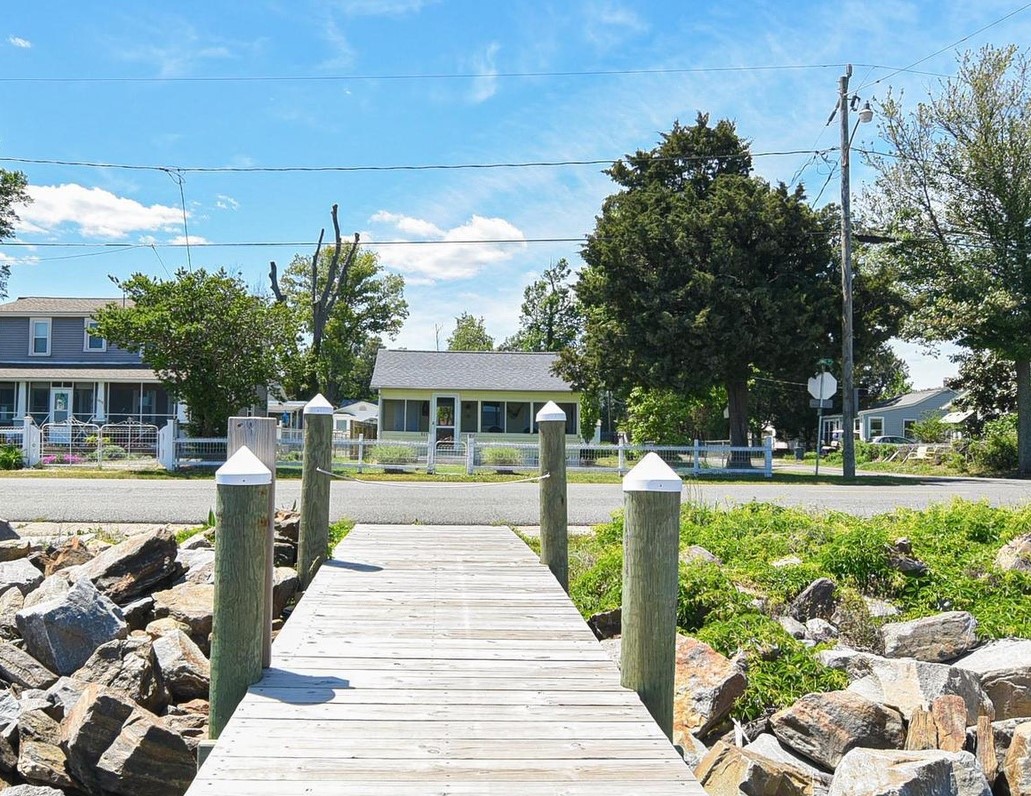 Pet Friendly Waterfront Cottage Houses for Rent in Colonial Beach