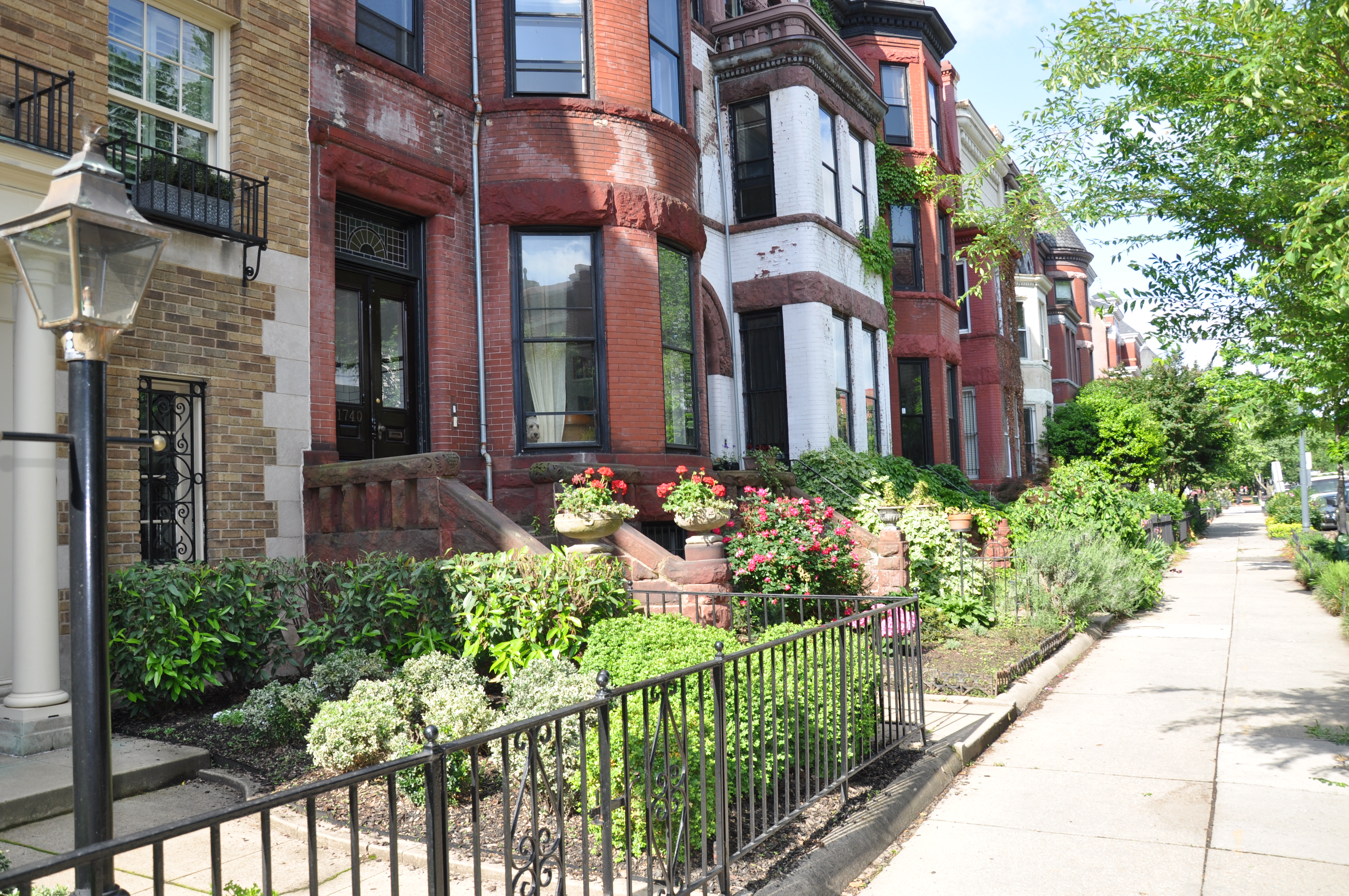 4 blocks from Dupont metro, one bedroom apartment in Dupont Circle, Connecticut Avenue/K Street, Washington Dc
